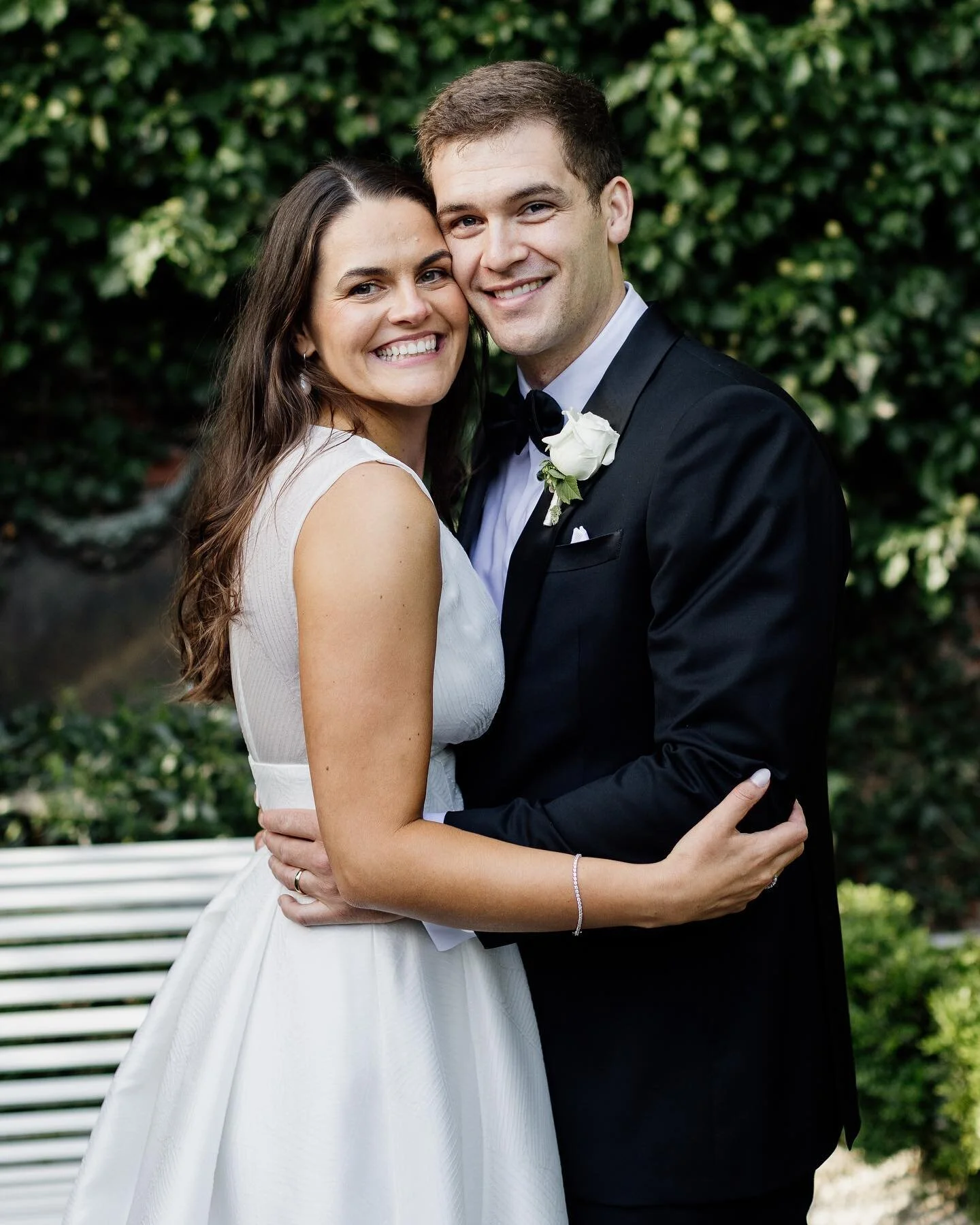 Congratulations to Sarah and Luke! We love this fit on Sarah, it suits her so well. Plus the sheer back and split, all topped off with Sarah&rsquo;s gorgeous smile🔥🔥🔥 Just stunning ❤️
Photos by @hollyosbornephotography