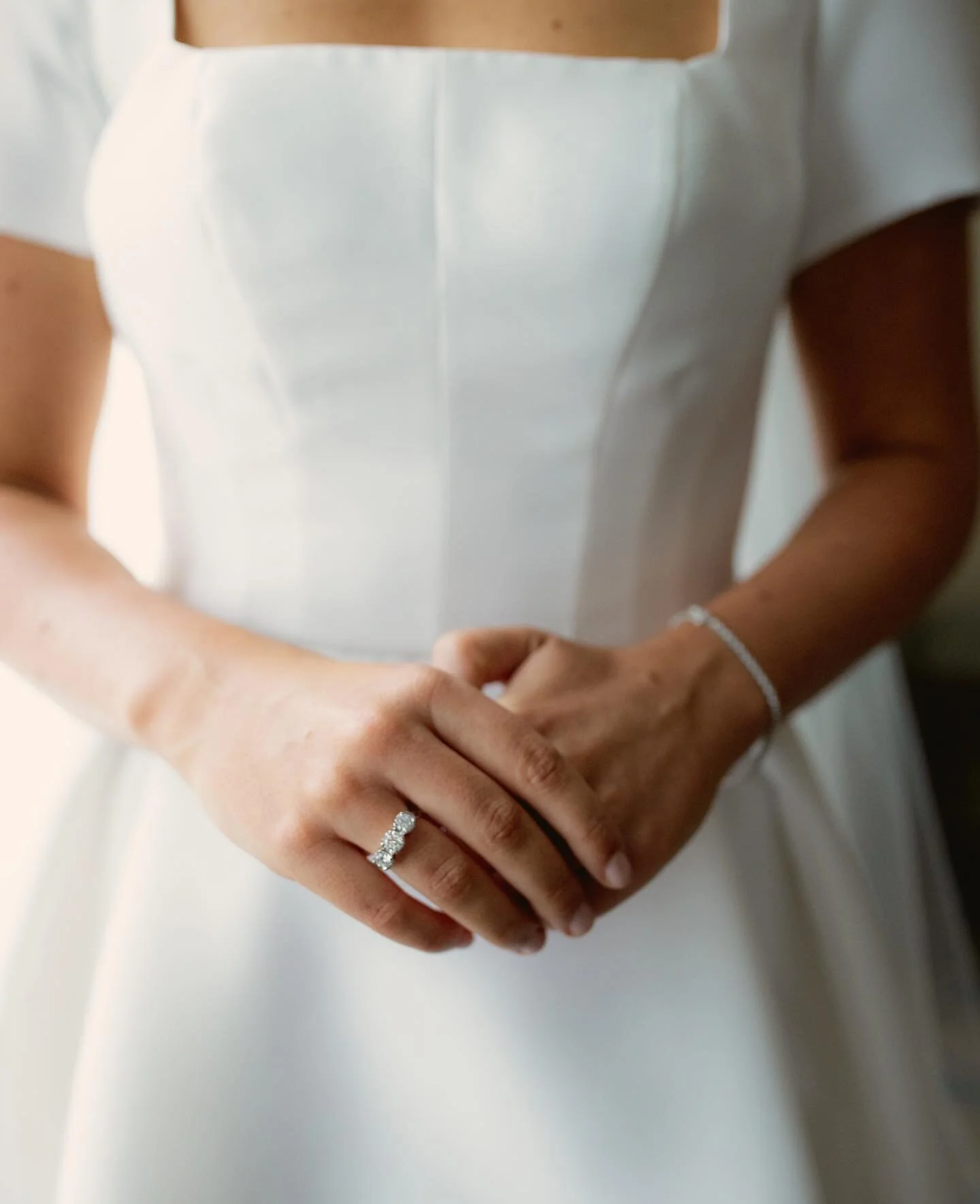 Congratulations Kirsten and Matt on their intimate and chic city wedding ❤️ And that divine ring by @catanachs 🔥 Gorgeous!
Photos by the talented team  @igotyoubabeweddings