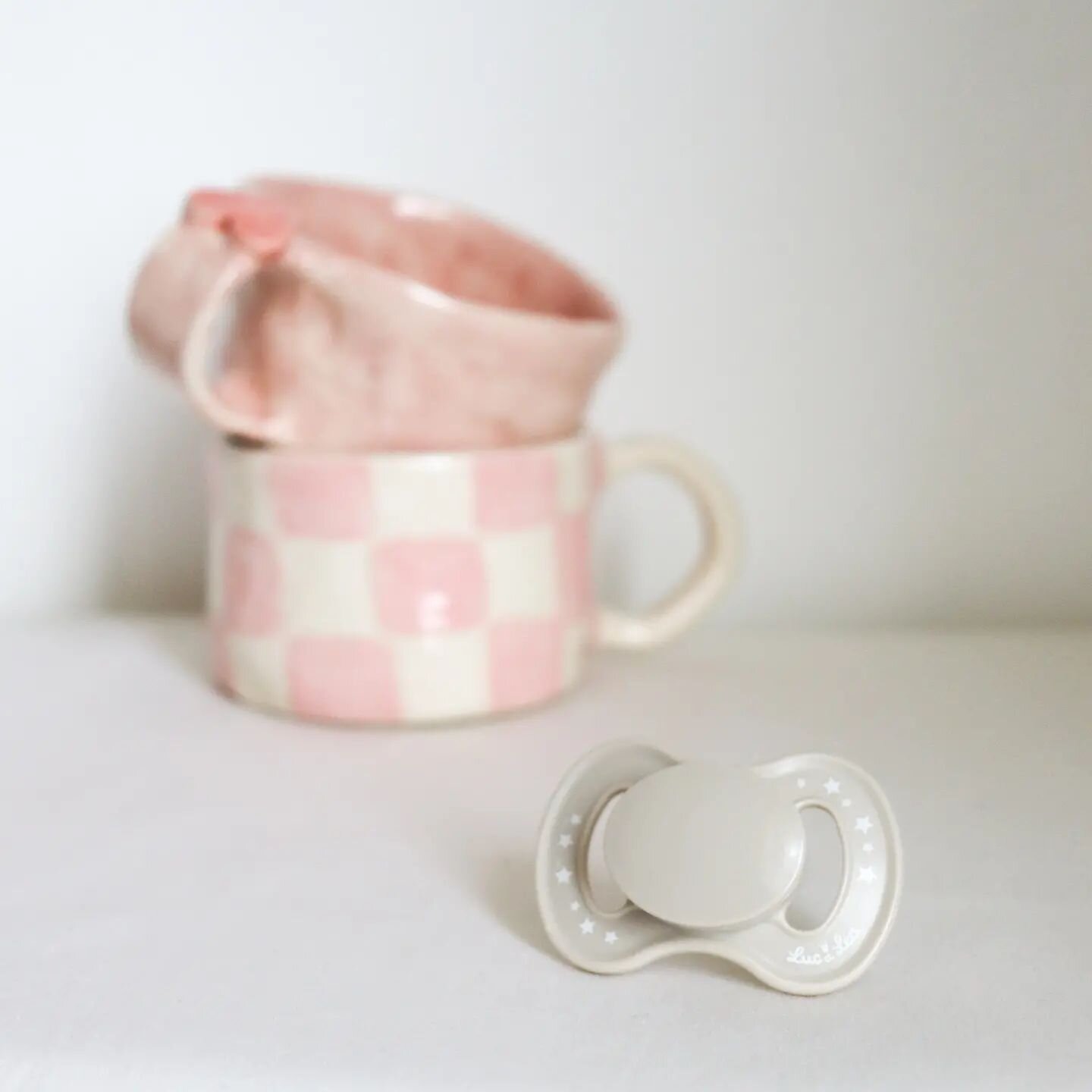 🧸 Hi guys, I've been keeping a little secret from you 🥰. I created Poppy Ceramics when I was 3 months pregnant last winter, and now is the time for me to take a little break (aka maternity leave 💕) to enjoy this magical time👼🏼. Creating a compan