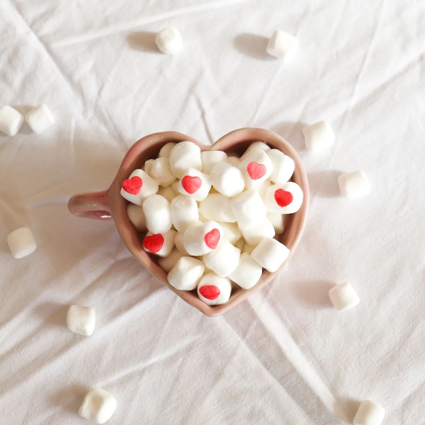 Pink mug and marshmallows 💕

#poppyceramics #marshmallow #pinkheart #heartmug #frenchceramic #frenchceramist #handmadeinfrance #whitelinen #artisanatfrancais #romantic #girlyceramics