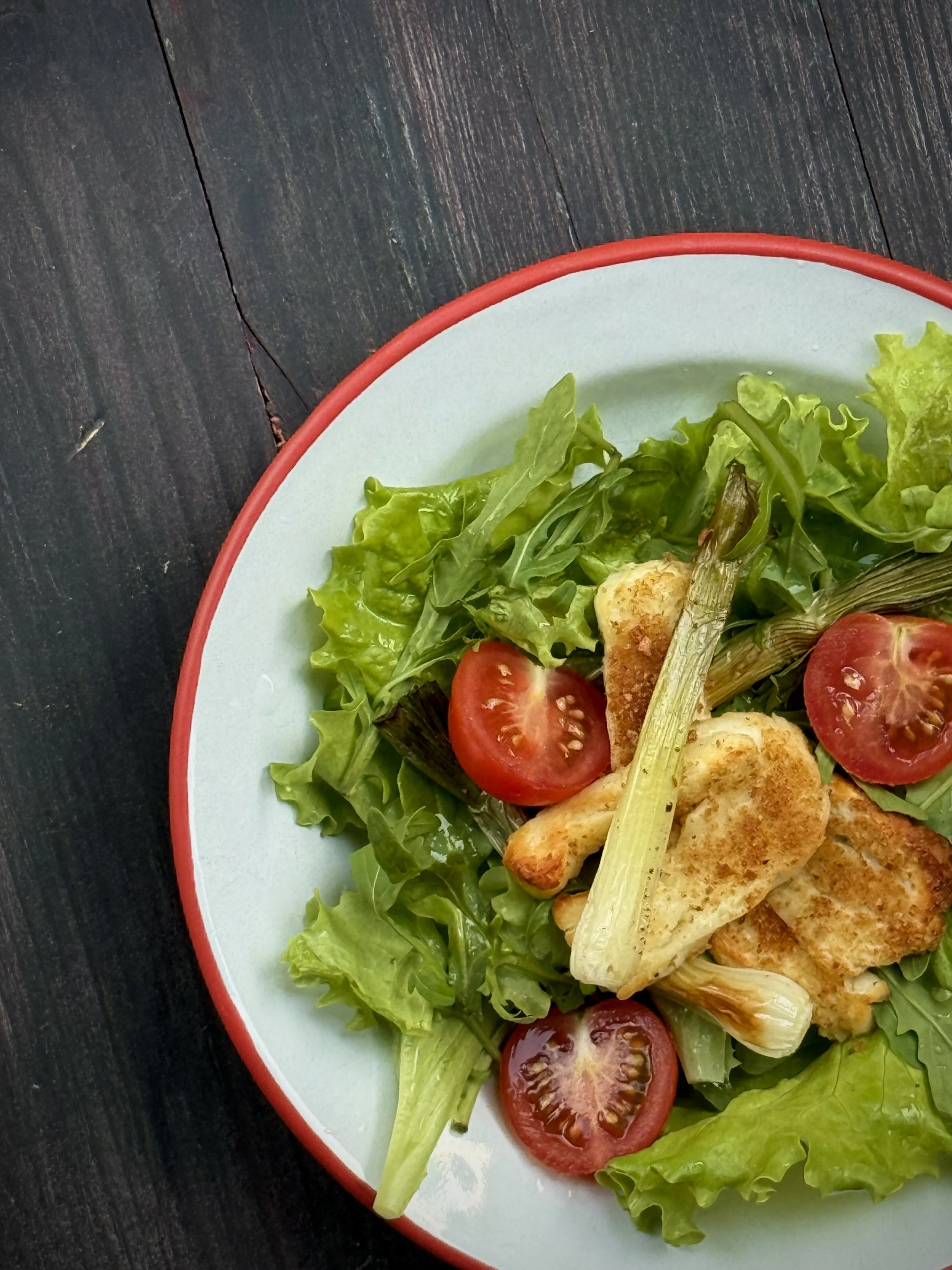 Baked Spring Onions Halloumi Salad