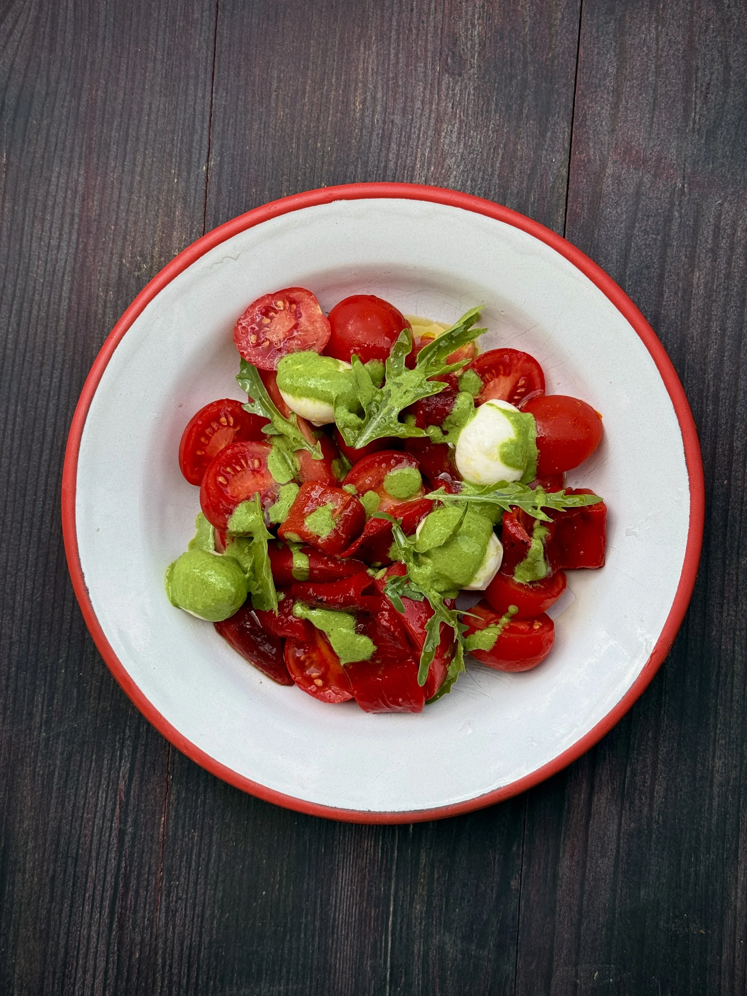 Summer tomato salad with arugula dressing