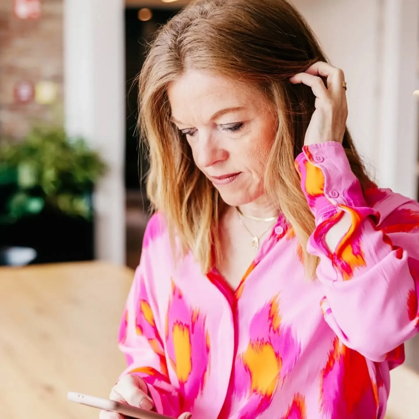 Professioneel succesvol zonder continu op je smartphone te zitten.

Ik kreeg de vraag om te vertellen over hoe ik het doe: professioneel sterk zijn &eacute;n controle hebben over mijn digitale leven. 

Een vraag die me &eacute;n doet blozen &eacute;n