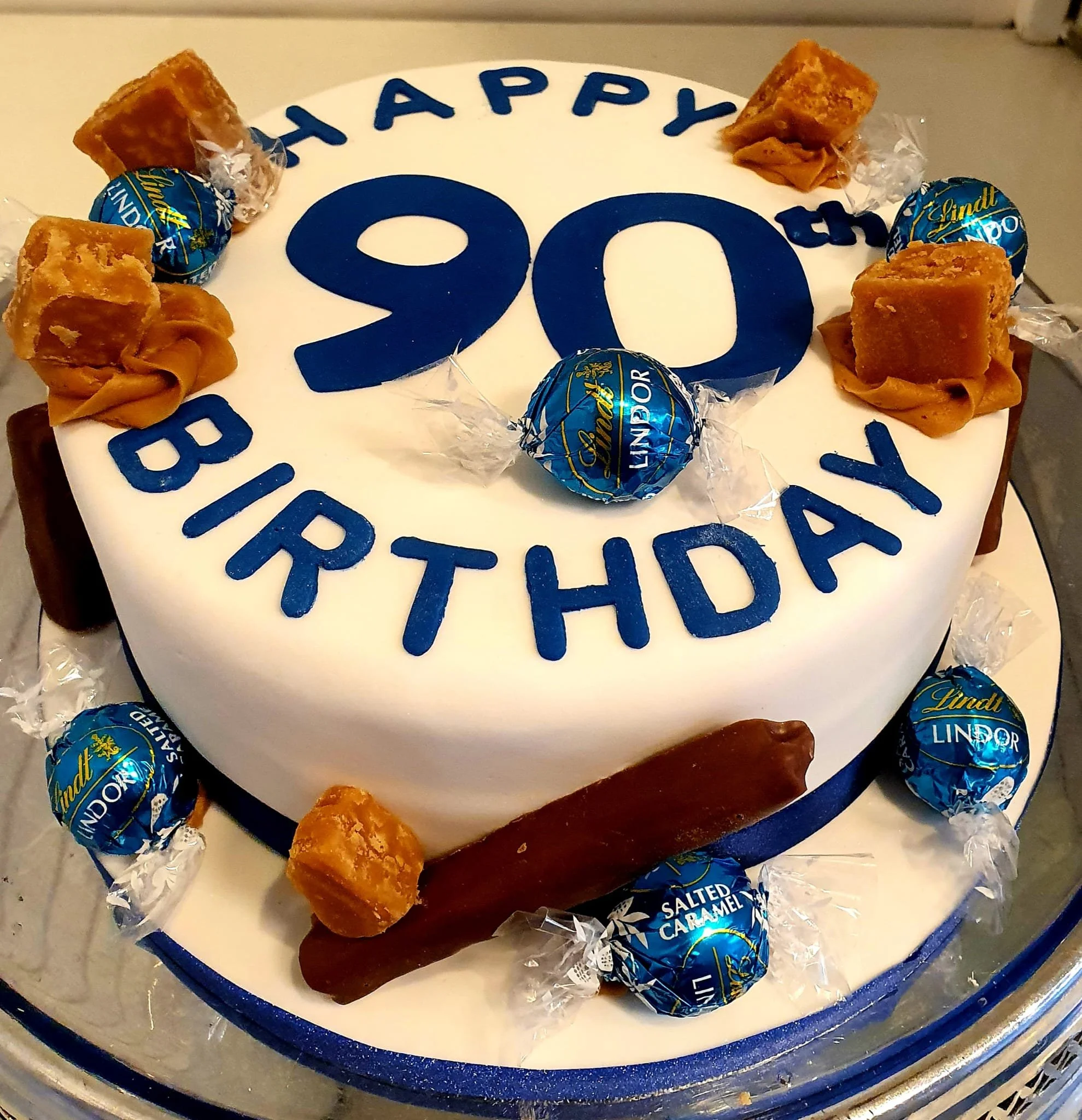 fondant cake with chocolate and fudge decoration
