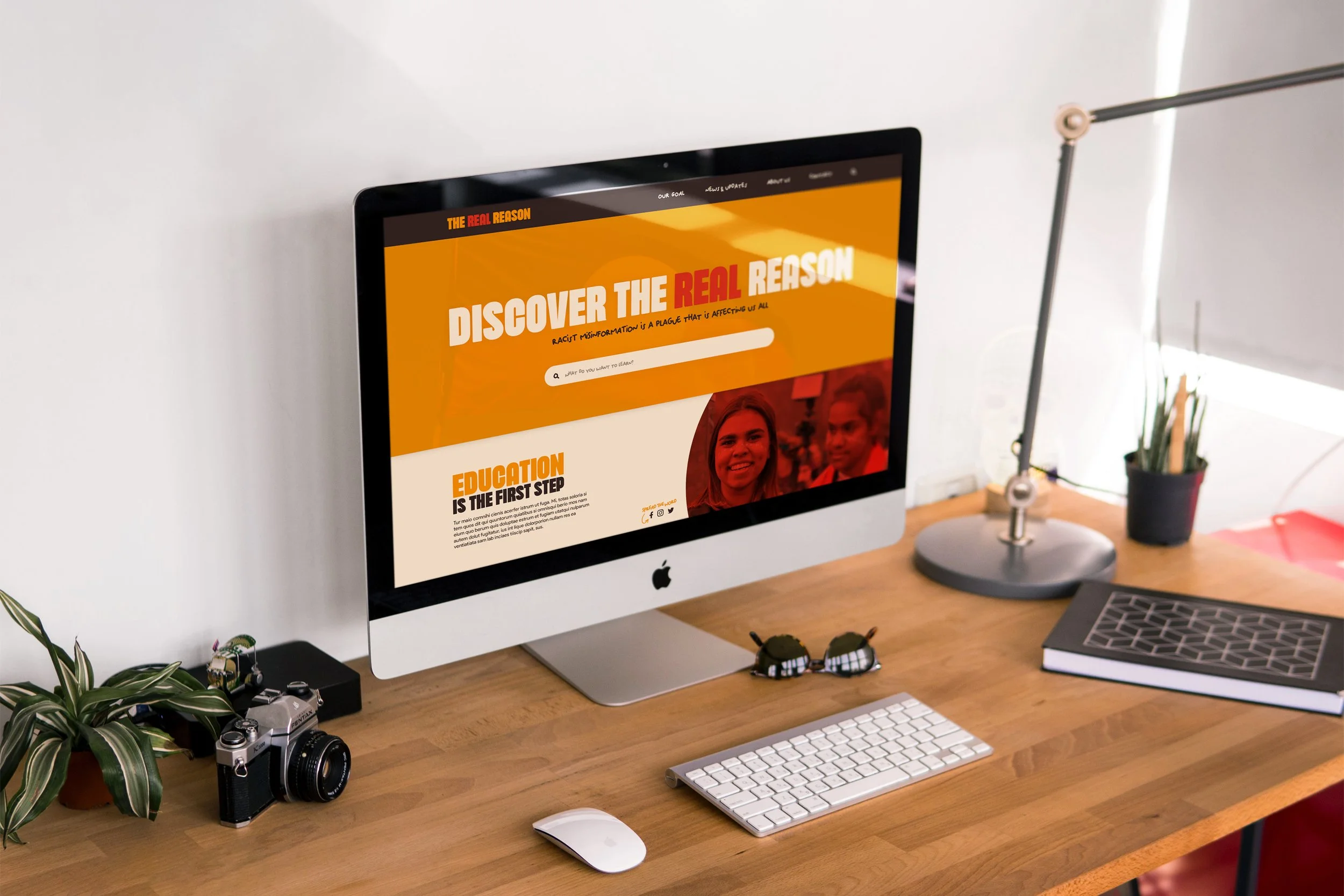 iMac on Desk PSD Mockup_.jpg