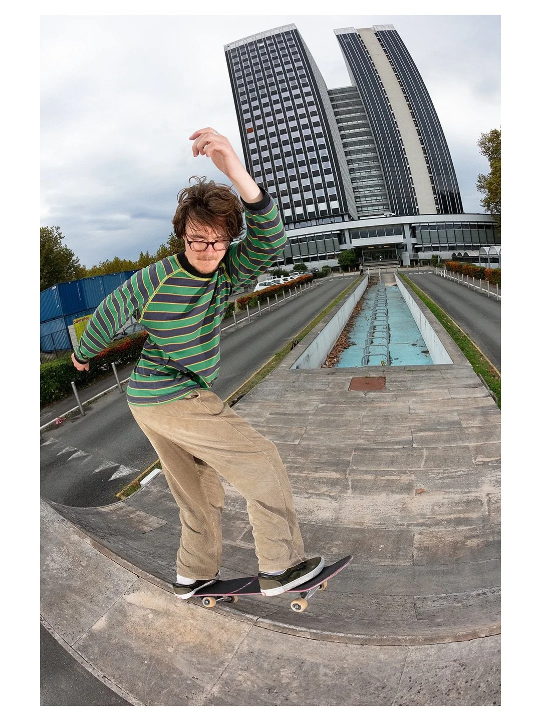 A few snaps from Bordeaux the other week. Thanks Jono for the street quarter tip!⁣⁣
⁣⁣
#skateboardphotography #bordeauxskateboarding @bordeaux_skateboarding @city_skate_collective