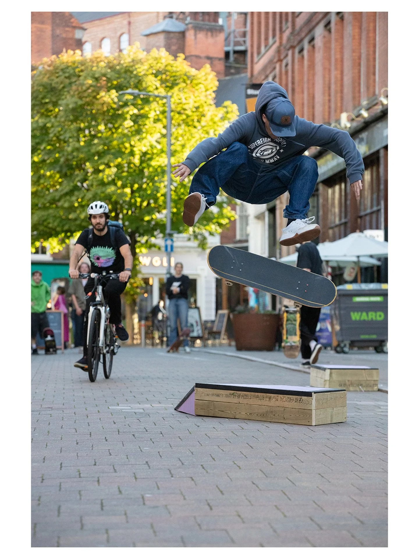 @joeskillzz - switch frontside flip in Hockley. ⁣
⁣
#skateboardphotography #skateboardinginthecity #nottinghamskateboarding @skatenottingham