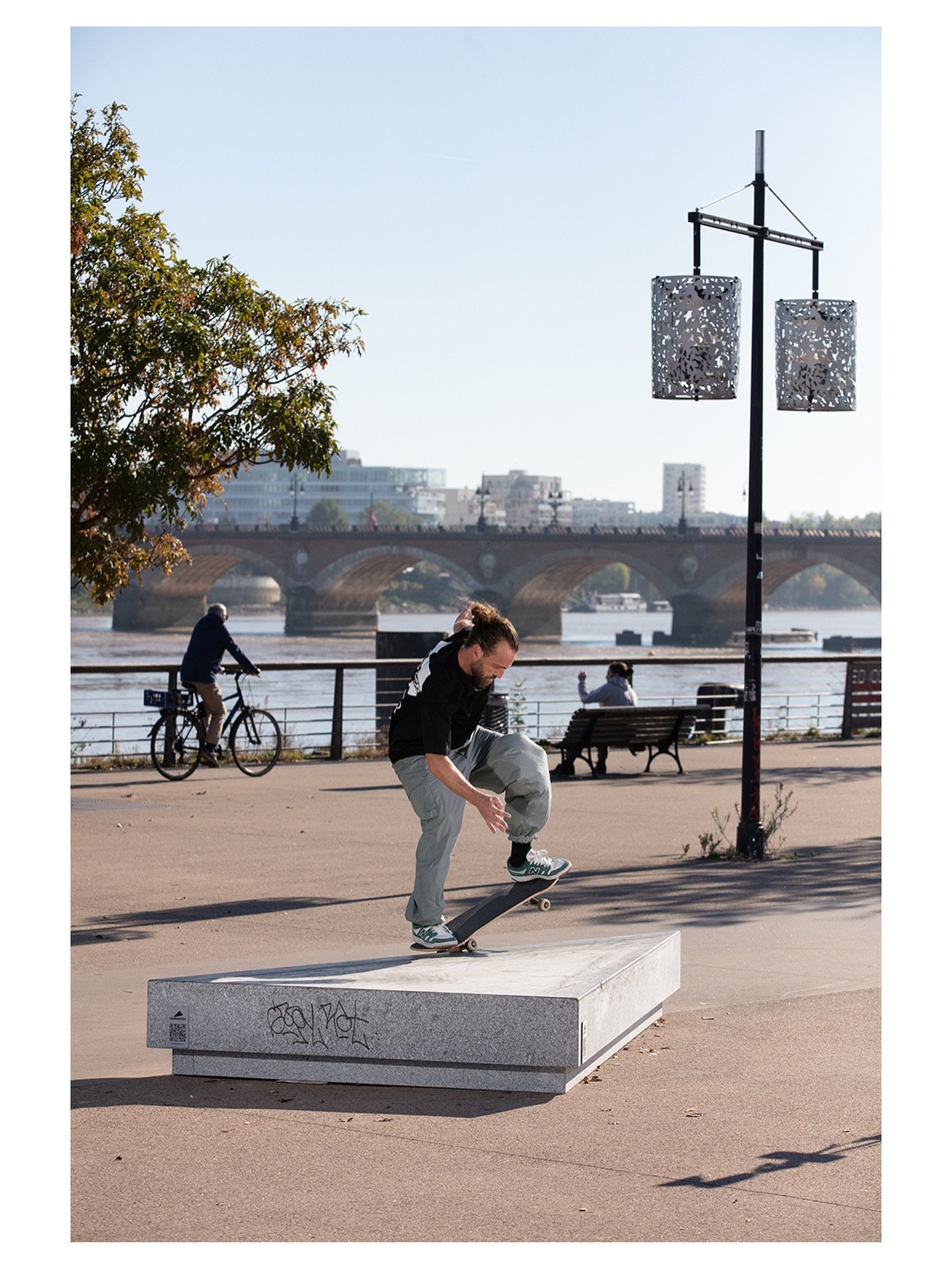 One more photo to see out another year - @holttight___ fakie nosegrinds the new @skateistan ledge in Bordeaux, when it was placed along the river Garonne for @connect.skaturbanism.festival. ⁣
⁣
#skateboardphotography #skatebordeaux #bordeauxskateboar