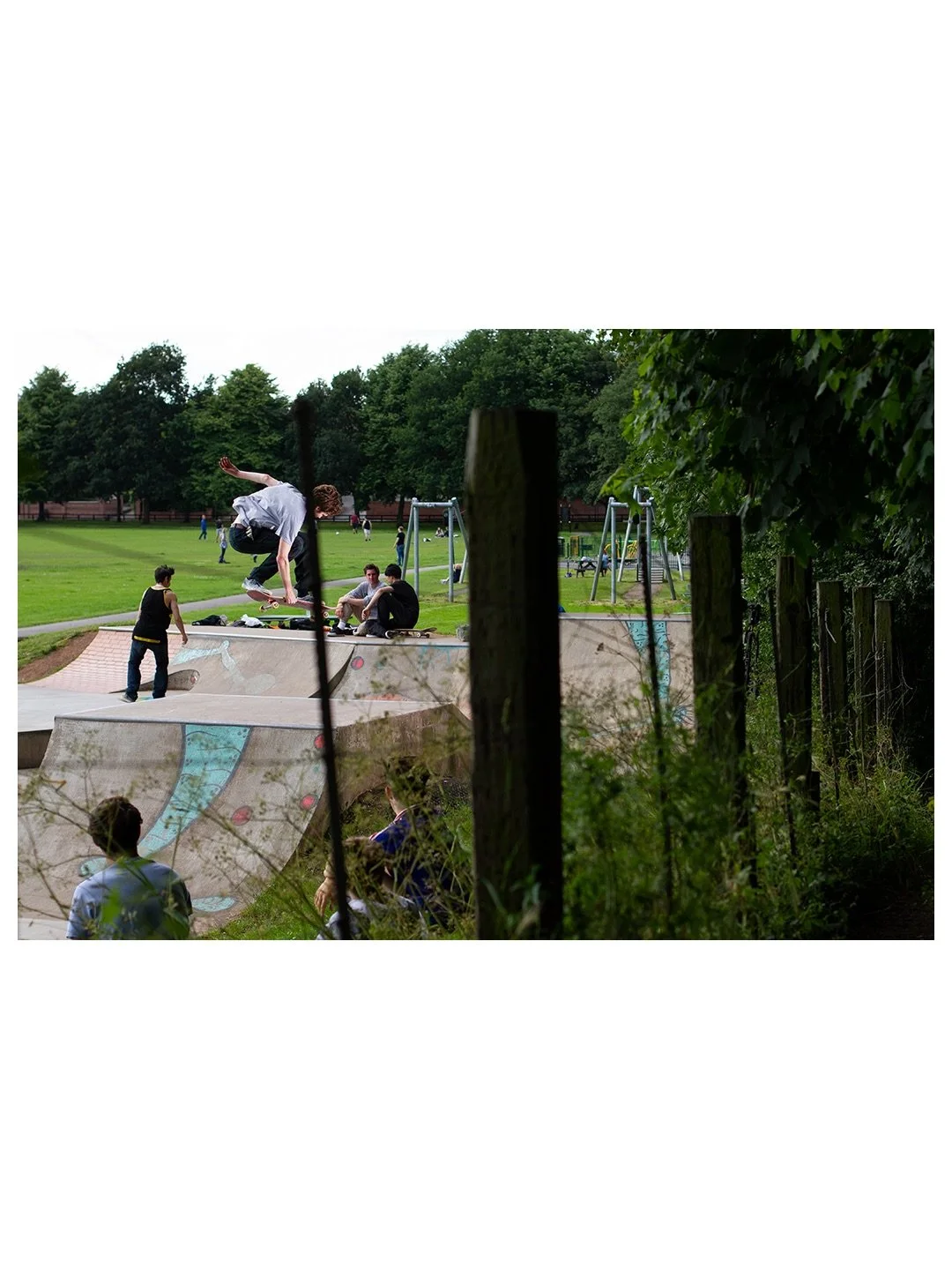 Nick tucking a knee at Burton Road Jubilee Park during a @fortytwoskateshop Sunday Circuit jam back in 2016. Unseen until now.⁣
⁣
Long live Forty Two!⁣
⁣
@youngyounghanson #skateboardphotography #nottinghamskateboarding @skatenottingham