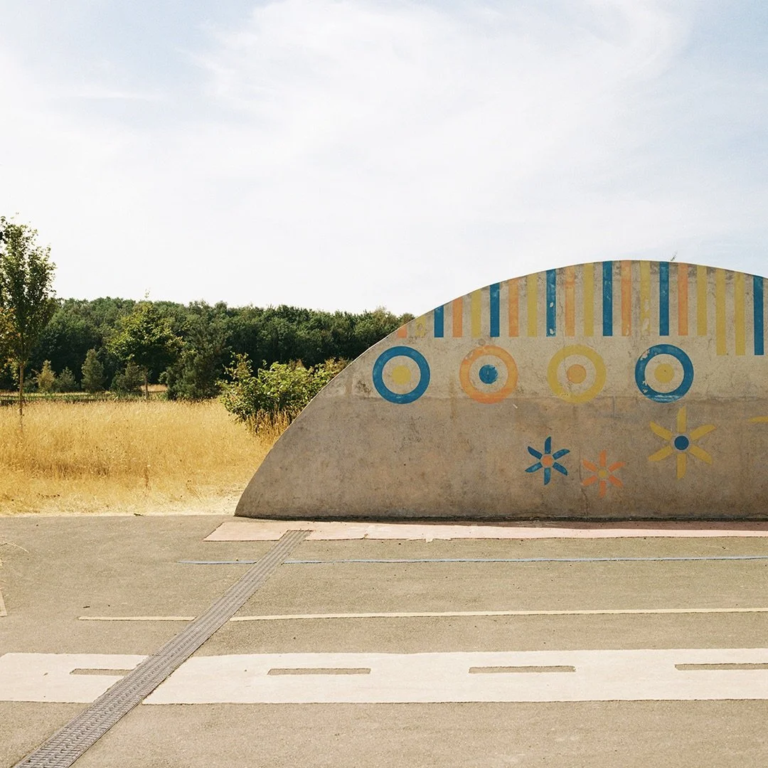 A roasting hot afternoon at Hucknall&rsquo;s favourite basketball court. ⁣
⁣
@lensfayre #filmaintdead #nottinghamskateboarding @skatenottingham