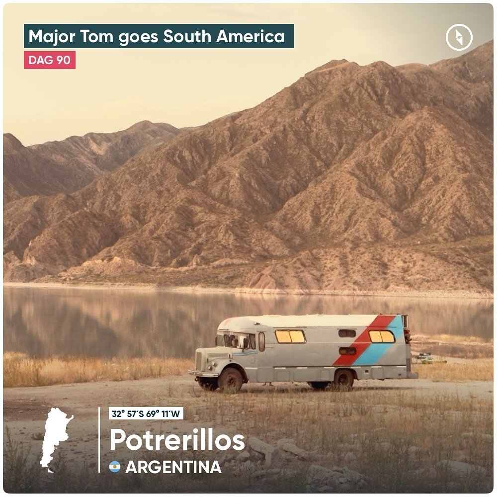 We drive to Lago Potrerillos on Saturday 4 January and 4 days later we are still here. It is getting better by the day. We are getting into a real rhythm. Every day I swim from one side of the lake to the other. About 800 meters. 

Vincent and I are 