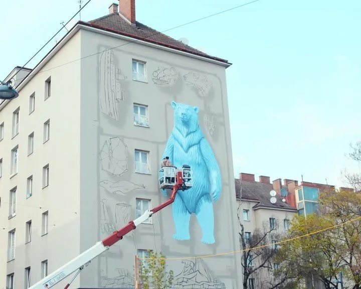 The @NEVERCREW have been welcomed to Vienna with some rough April weather conditions but powering through our project with the @biennale.wien 🫱🏽&zwj;🫲🏼

The painting is coming together and taking shape 🐻

Come by at Baumgasse 77 to see them in a