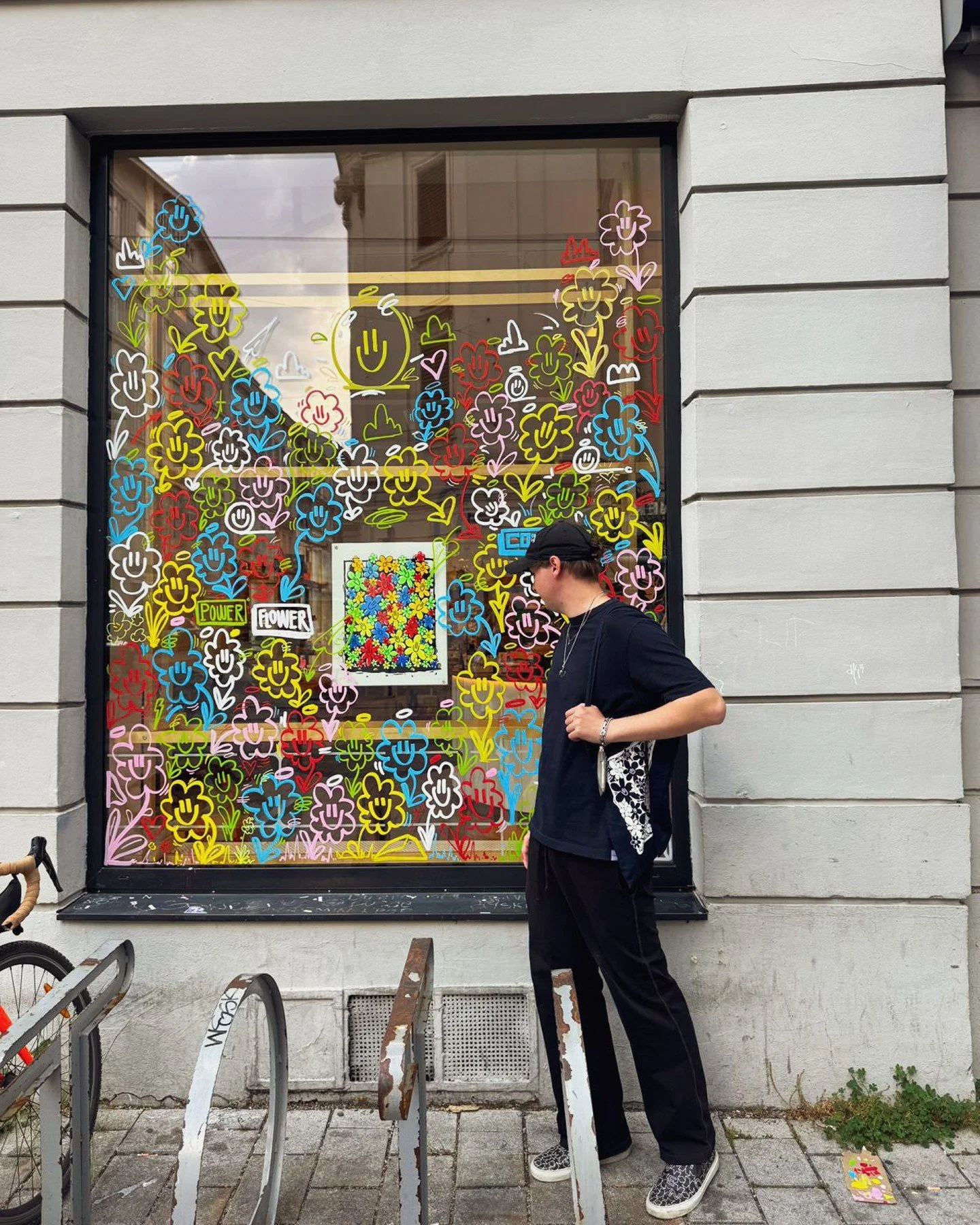 Bringing our festival theme, IN EQUALITY 🌈, to @ototo_vienna 1070 with the &ldquo;Power Flowers&rdquo; by @c.oin.s ✨
Big thanks to the OTOTO team for the support &mdash; an amazing concept powered by even more amazing people ❤️
We highly recommend t