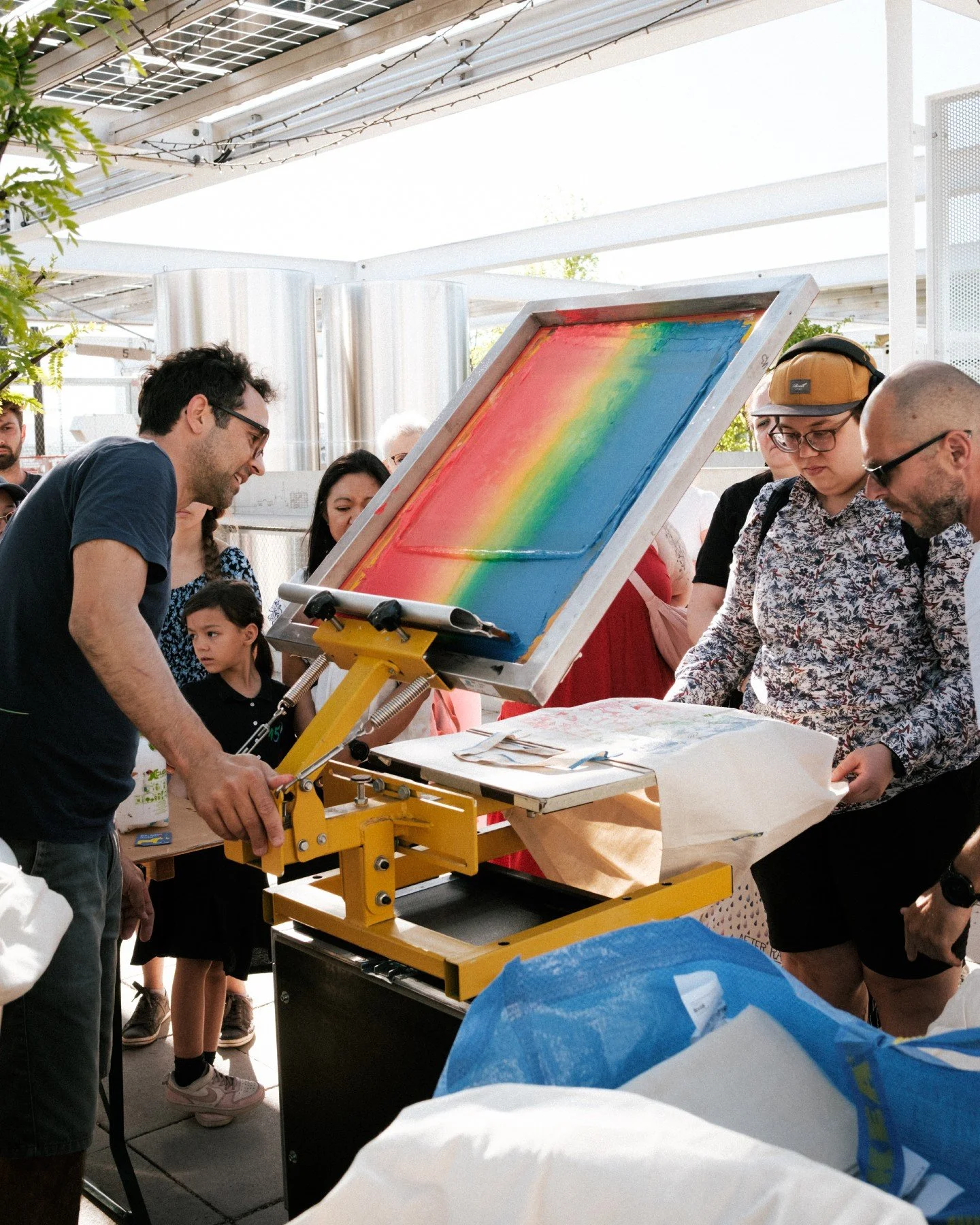 IKEA x LEAP Artprints x Calle Libre
 &ldquo;Print Your Own Bag&rdquo; workshop at IKEA Wien Westbahnhof. 🎨👜

Together, we explored the art of screen printing, experimented with colors of the rainbow and transformed IKEA SPIKRAK bags into unique pie