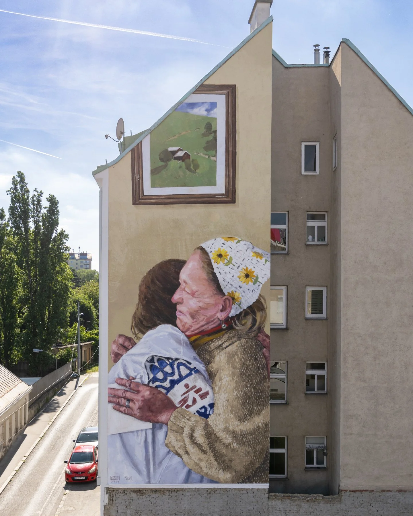 &bdquo;Hold and Home&ldquo; by Virginia Bersab&eacute; / Spain
for Calle Libre Festival 2026 // In Equality
📍Heiligenst&auml;dterstra&szlig;e 79, 1190 Wien

&bdquo;Older people often inhabit the margins of the visible. They walk along the streets, s