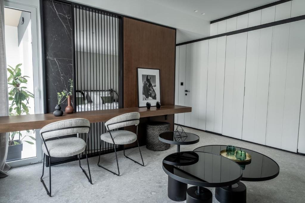 suite 4.d.jpg