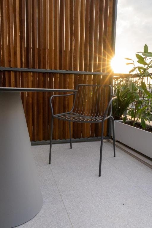 suite 2.f.jpg