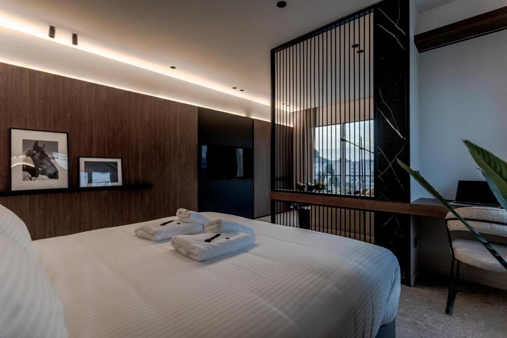 suite 3.f.jpg