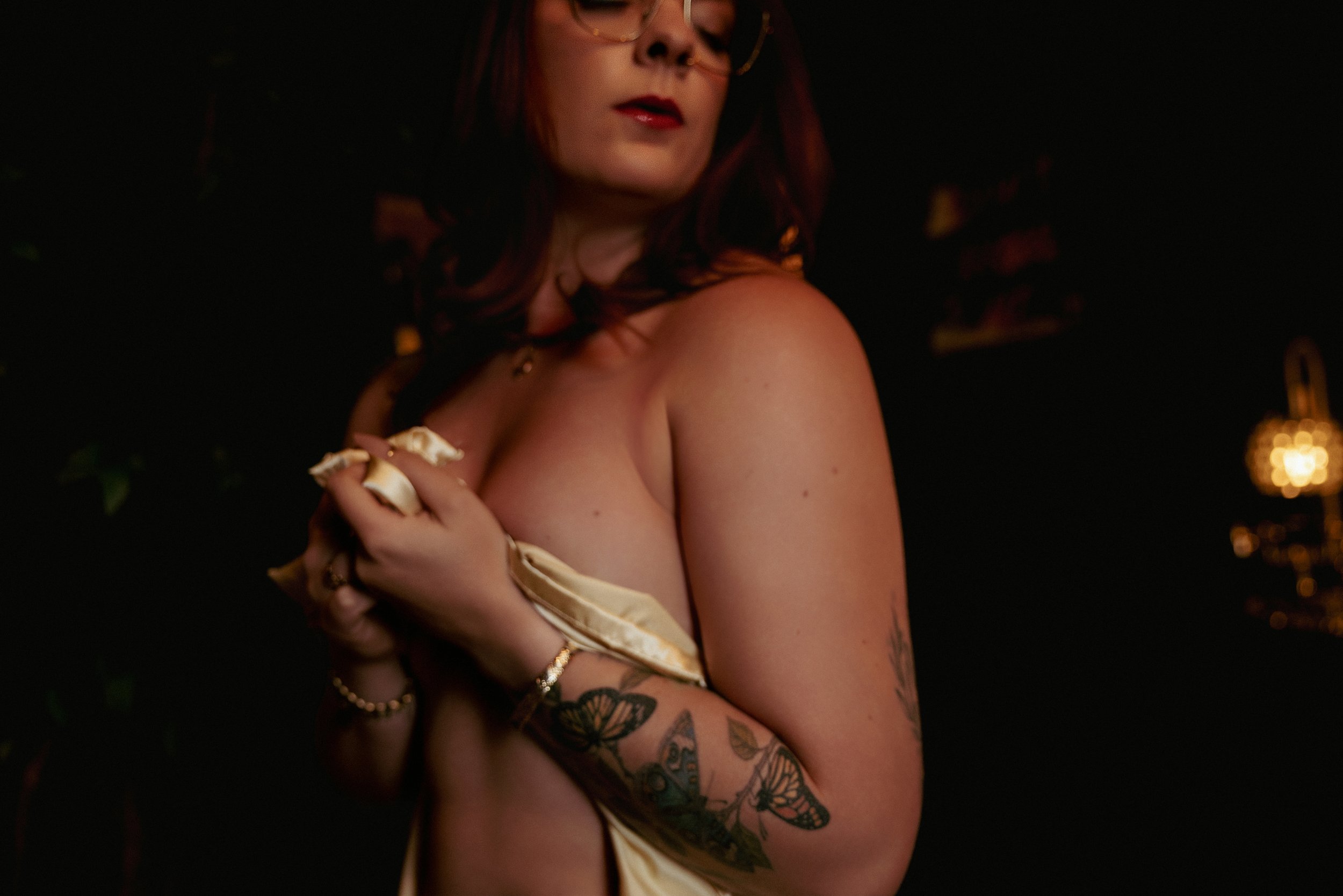 What Should I Wear to a Boudoir Photoshoot? 