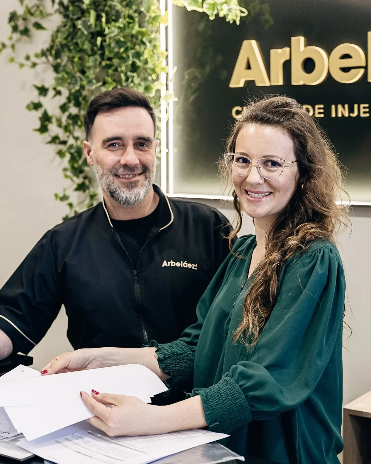 ⚡Un equipo que trabaja con pasi&oacute;n y prop&oacute;sito
En la Cl&iacute;nica Arbel&aacute;ez creemos que cada paciente es &uacute;nico. ✨

Por eso, detr&aacute;s de cada intervenci&oacute;n hay un equipo comprometido, cohesionado y formado por pr