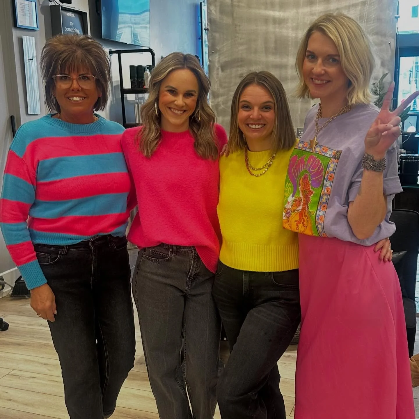 Painting the town neon!! 🩷💛💚

#salonandspa511 #brightvibes #paintingthetownneon