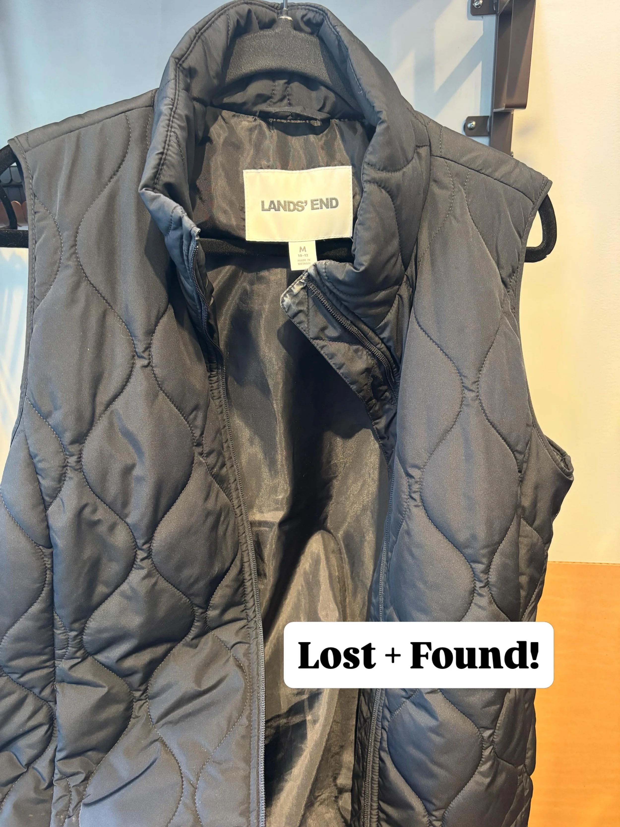 Vest left behind this week at the salon!!