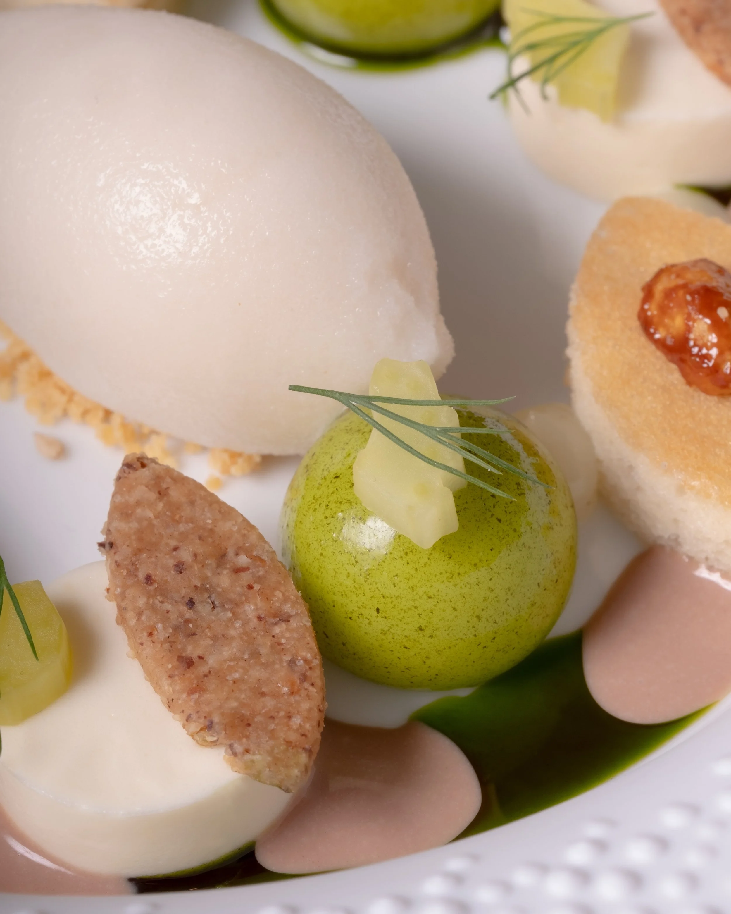 Photographie culinaire réalisée par Paradoxe Studio pour le restaurant gastronomique des Trois Tours en Suisse