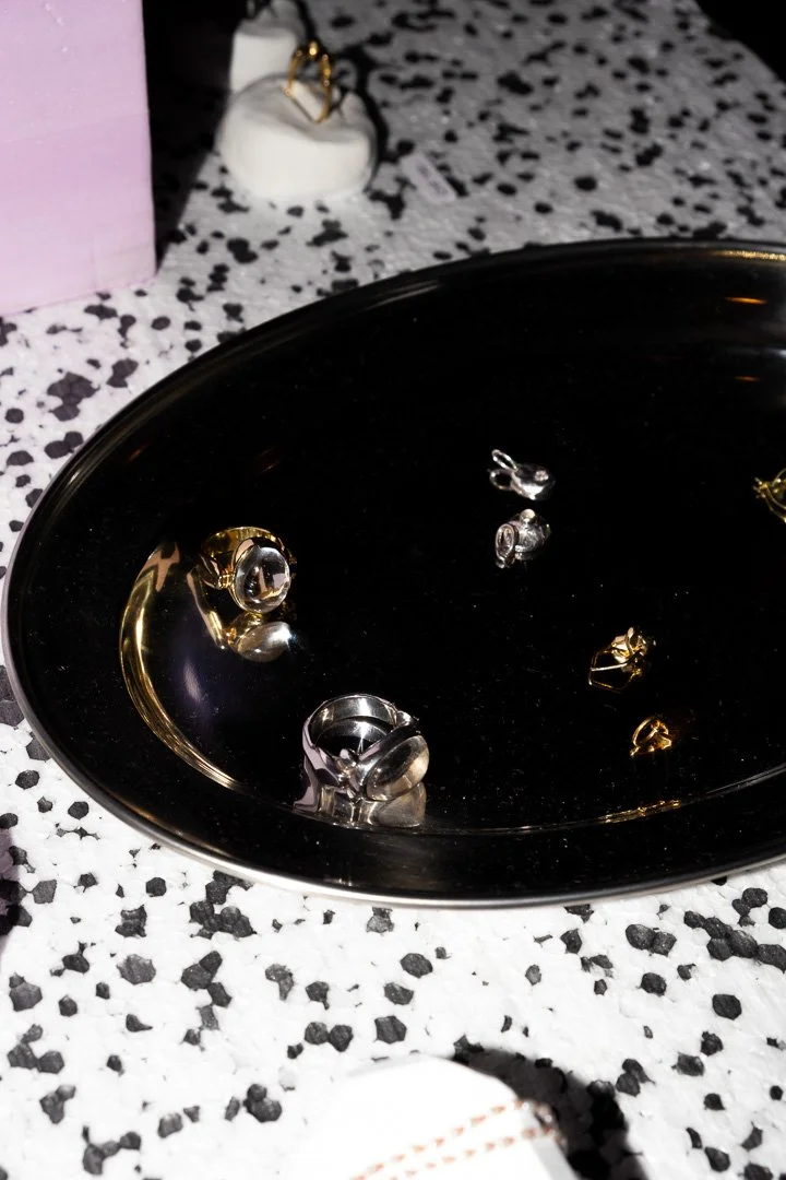 Photos réalisée lors du pop up mode et design suisse à Bulle organisé en collaboration entre Commun et Frousse - Bijoux