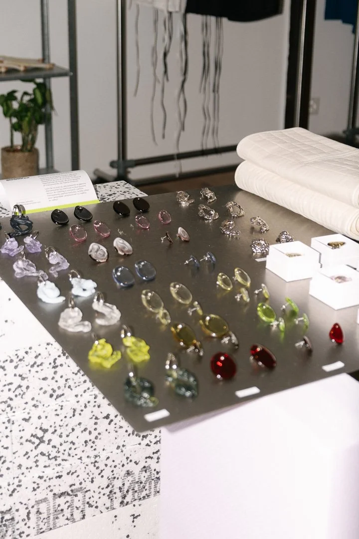 Photos réalisée lors du pop up mode et design suisse à Bulle organisé en collaboration entre Commun et Frousse - Bijoux Vanessa Schindler