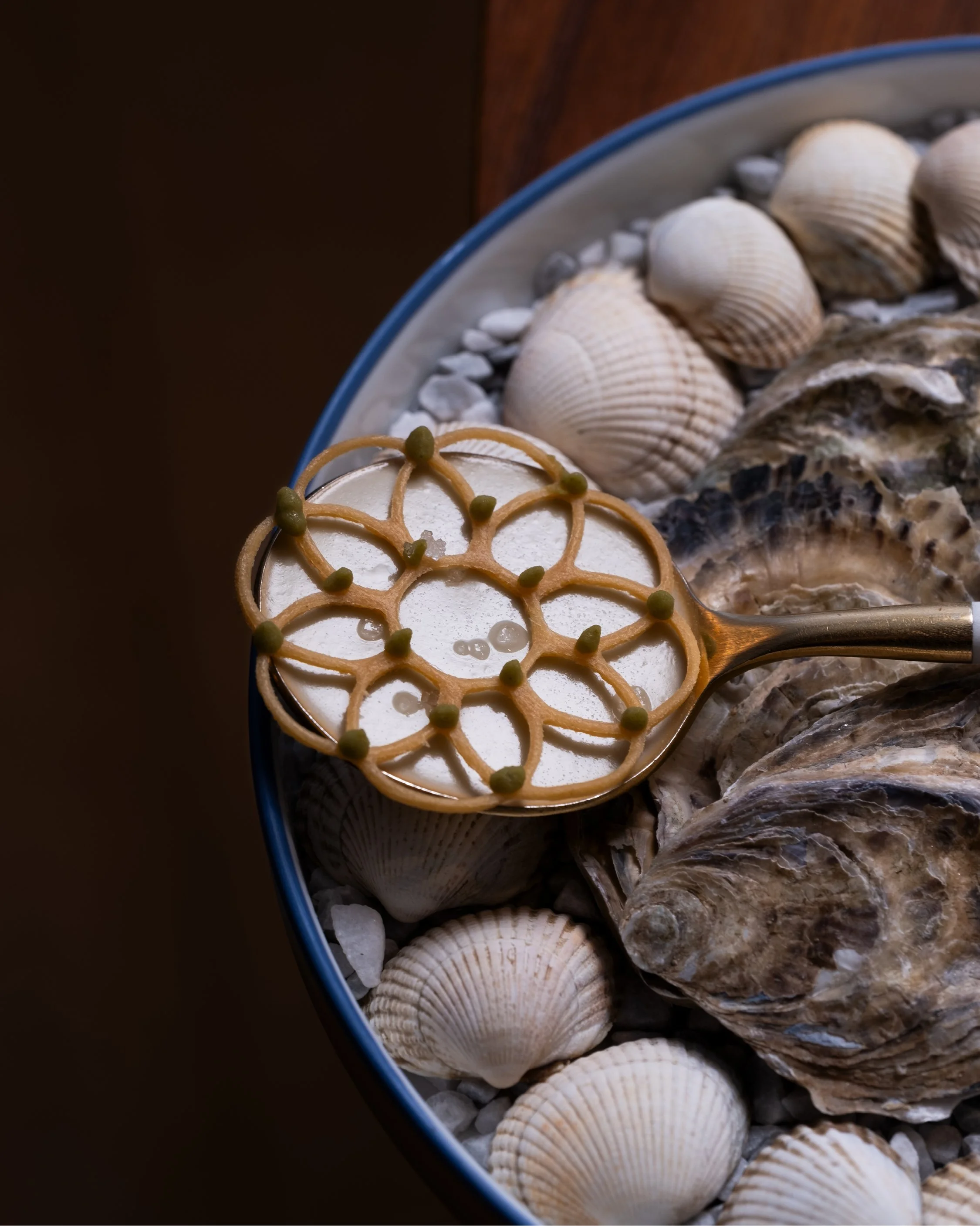 Photographie culinaire réalisée par Paradoxe Studio pour le restaurant gastronomique des Trois Tours en Suisse