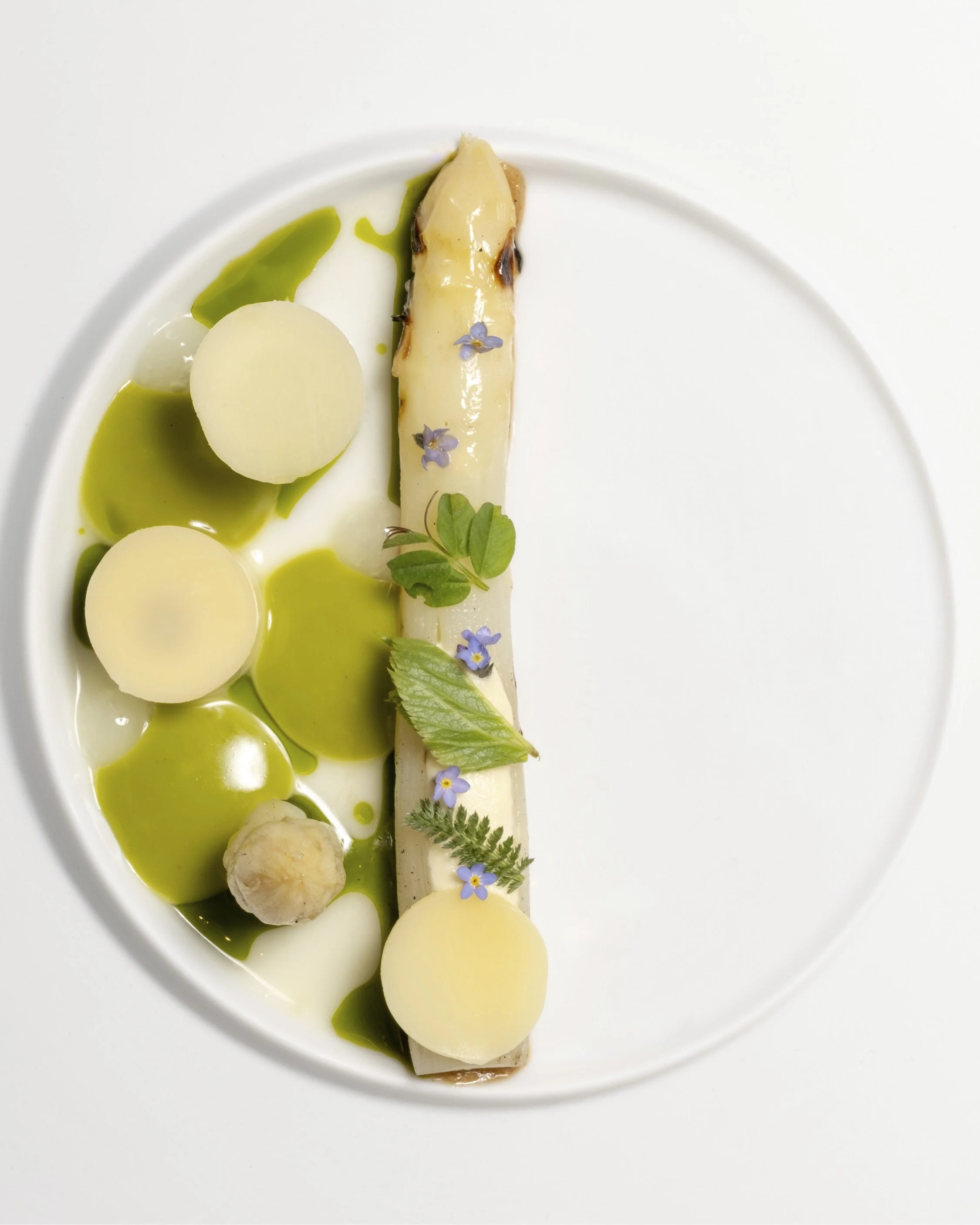 Photographie culinaire réalisée par Paradoxe Studio pour le restaurant gastronomique des Trois Tours en Suisse