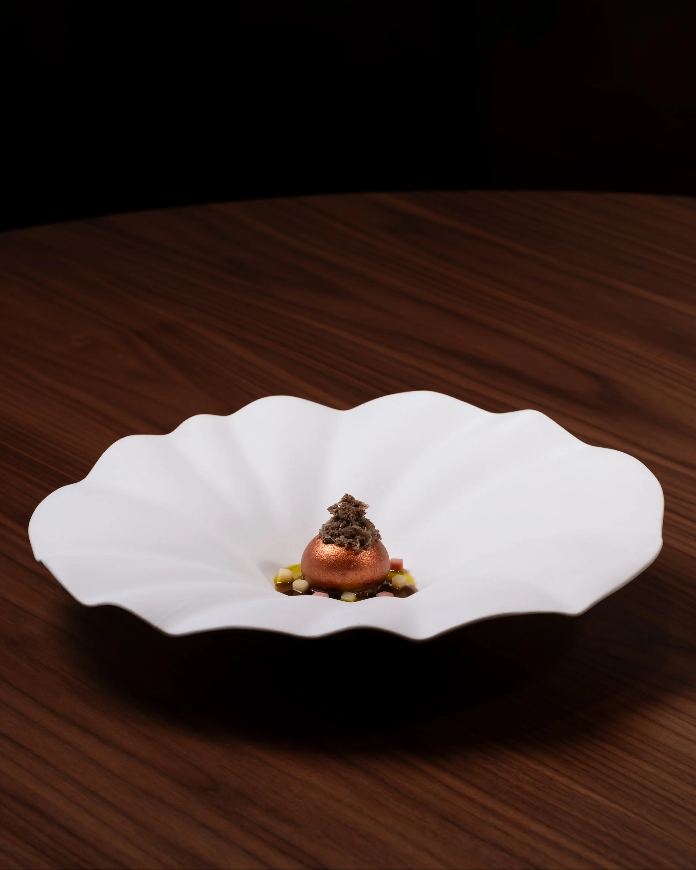 Photographie culinaire réalisée par Paradoxe Studio pour le restaurant gastronomique des Trois Tours en Suisse