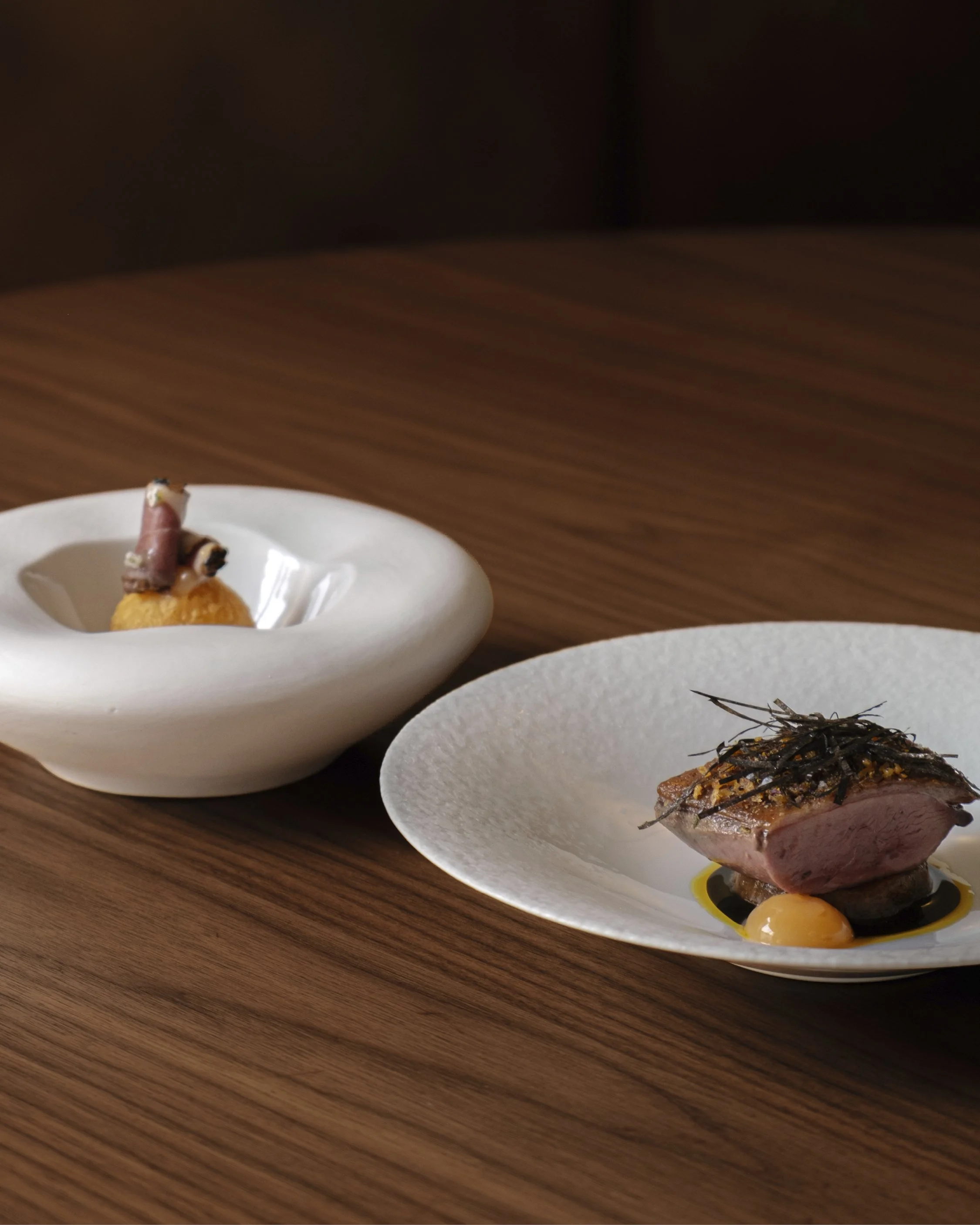 Photographie culinaire réalisée par Paradoxe Studio pour le restaurant gastronomique des Trois Tours en Suisse