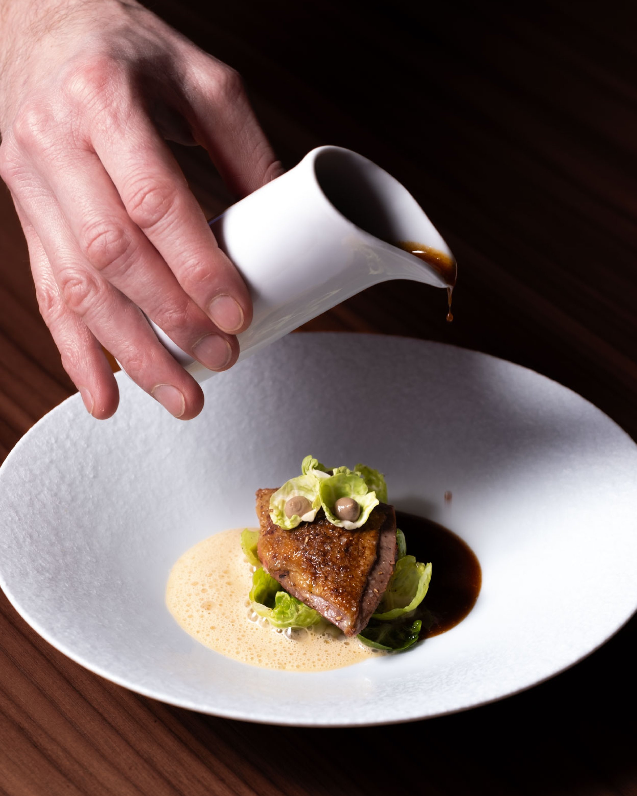 Photographie culinaire réalisée par Paradoxe Studio pour le restaurant gastronomique des Trois Tours en Suisse