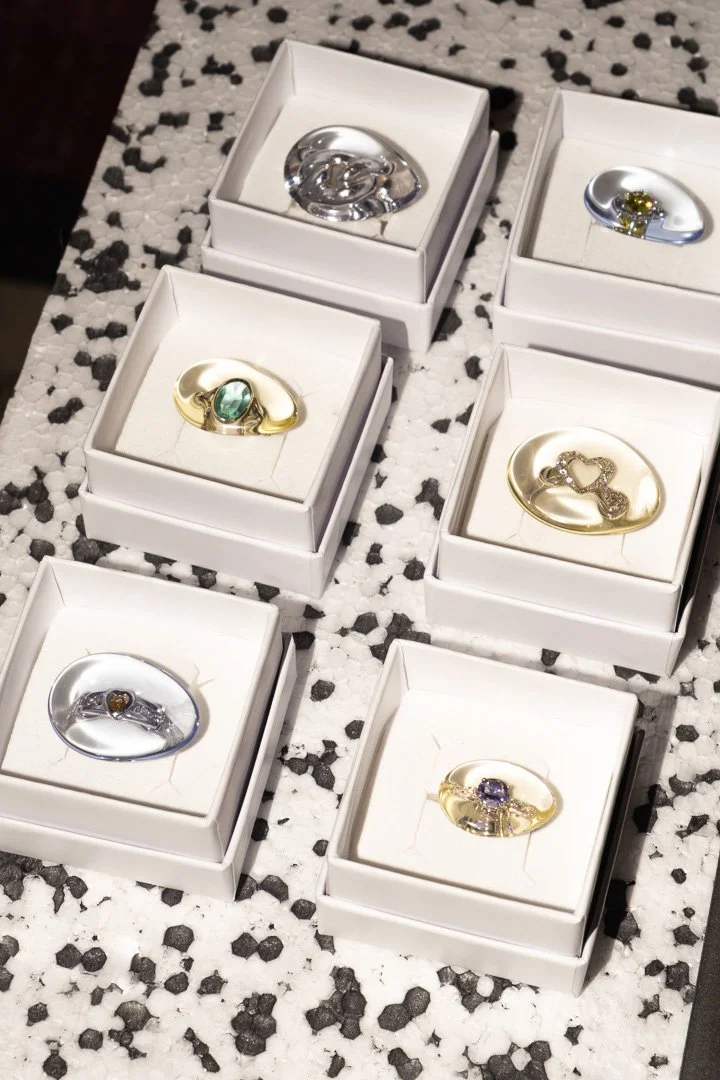 Photos réalisée lors du pop up mode et design suisse à Bulle organisé en collaboration entre Commun et Frousse - Bagues Vanessa Schindler