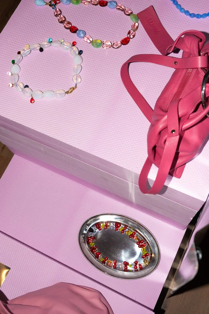 Photos réalisée lors du pop up mode et design suisse à Bulle organisé en collaboration entre Commun et Frousse - Sacs Worn et colliers Aglagla