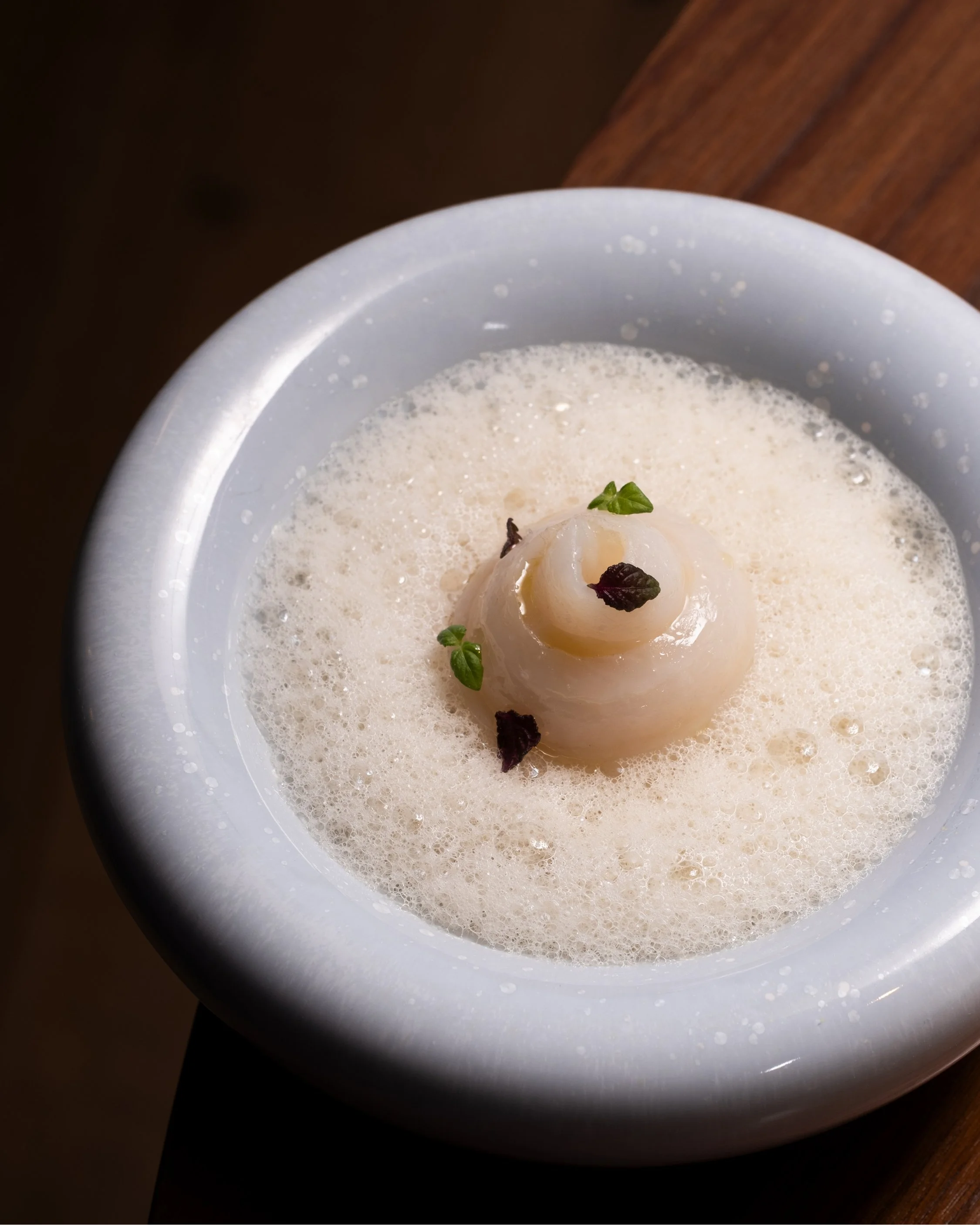 Photographie culinaire réalisée par Paradoxe Studio pour le restaurant gastronomique des Trois Tours en Suisse