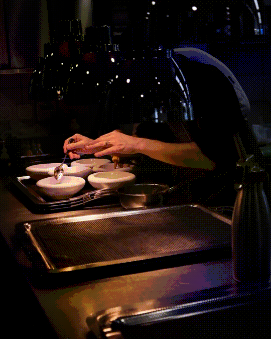 Défilé d'images et de posts instagram réalisés par Paradoxe Studio pour le restaurant des Trois Tours à Bourguillon