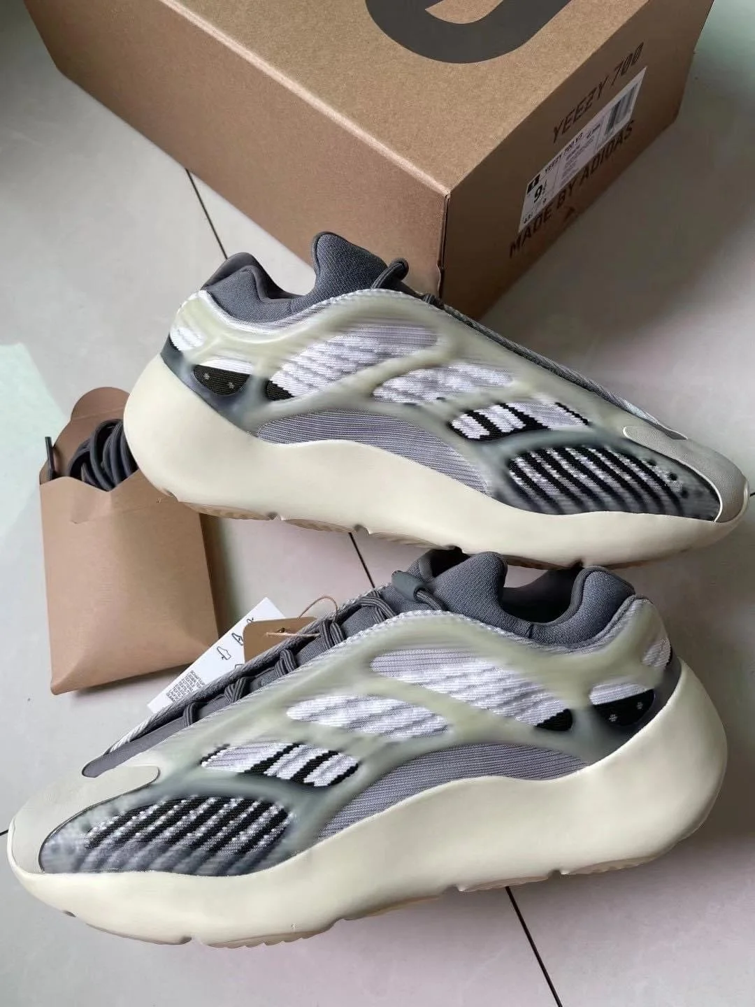 Adidas Yeezy 700 V3 Fade Salt Grade School