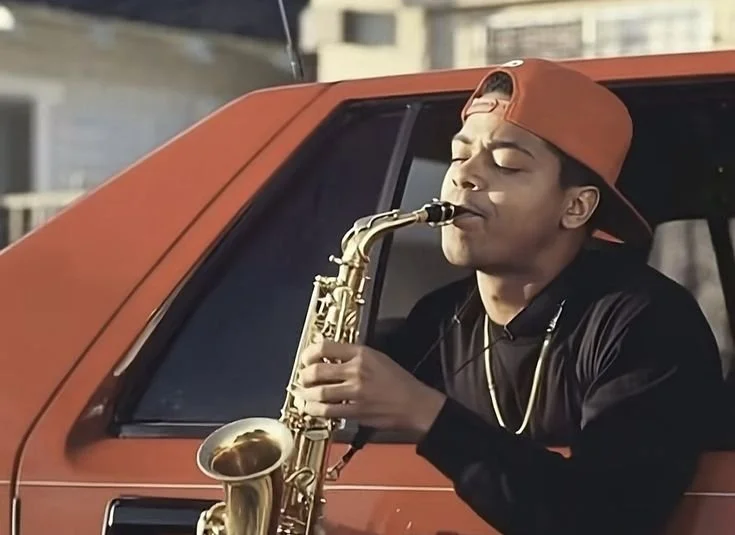 The saxophones are getting louder