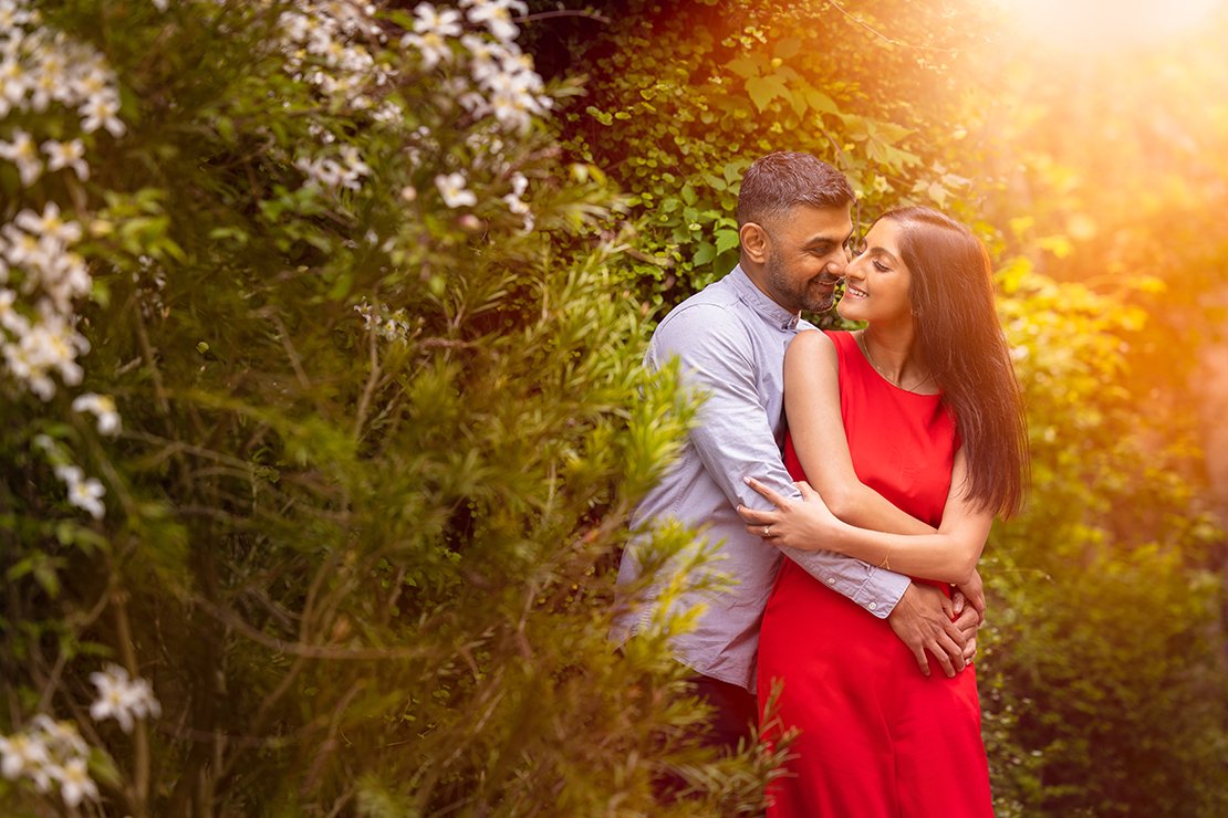 HILL GARDEN PERGOLA PRE-WEDDING SHOOT 