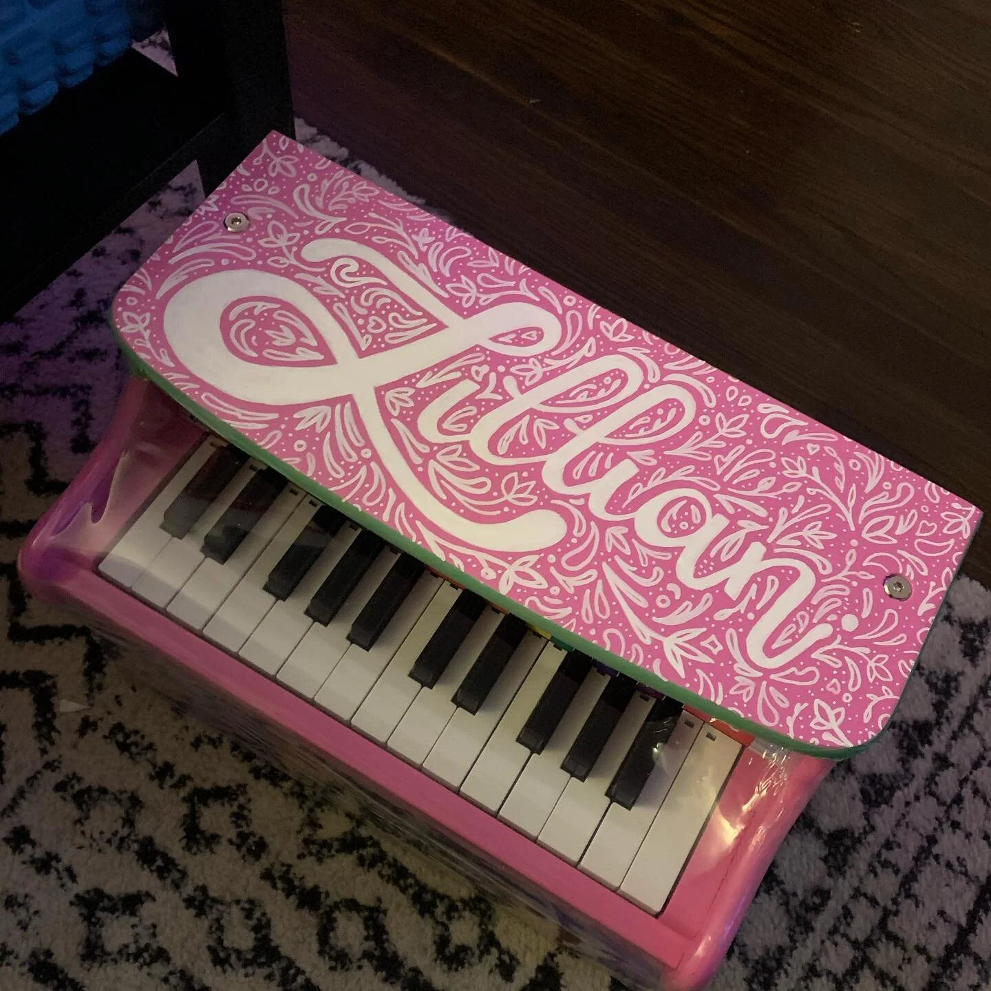 Should have taken better pictures. Hand painted, customized design on top of a toddler piano ❤️ 
#graphicdesign #graphicdesigner #artistsoninstagram #artist #calligraphy #toddlerlife #illustration #illustrationartists #presets #painting #paint