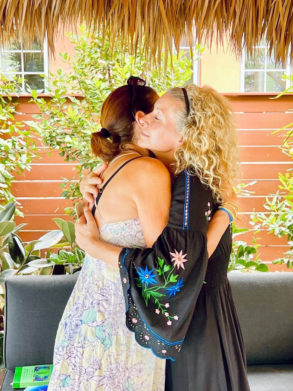 SweethugwJamie&Julia.JPG