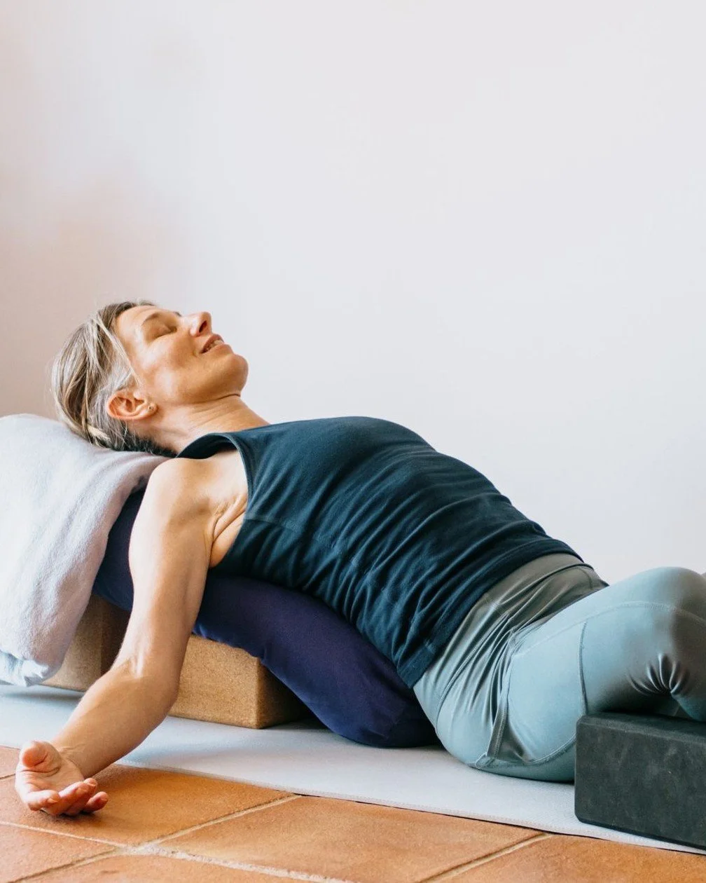 Your nervous system called.... it wants this.

A nourishing afternoon of sound healing, Reiki, and optional gentle yoga designed to help you slow down, soften, and deeply relax.

No yoga experience needed. No movement required. Just come get comforta