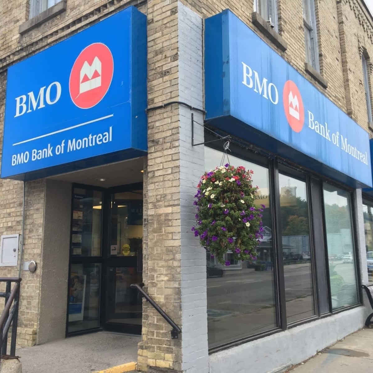 bmo-bank-of-montreal-storefront-1.jpg
