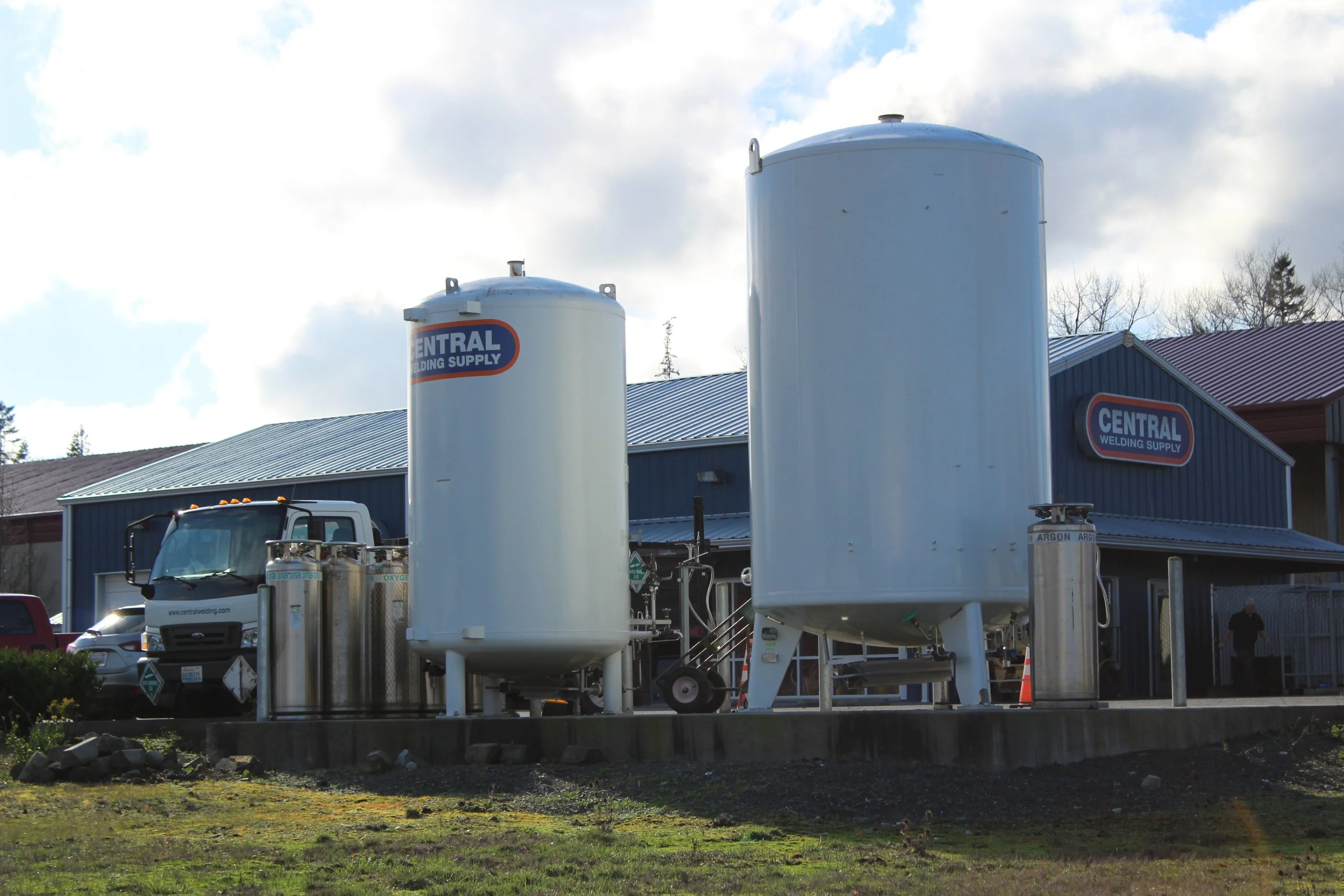 A 3000 gallon station more than doubled the capacity of the existing 1320 gallan LAR fill station. The upgrade allows for delivery direct from our third-party gas vendors, freeing more staff time for delivery to our customers.