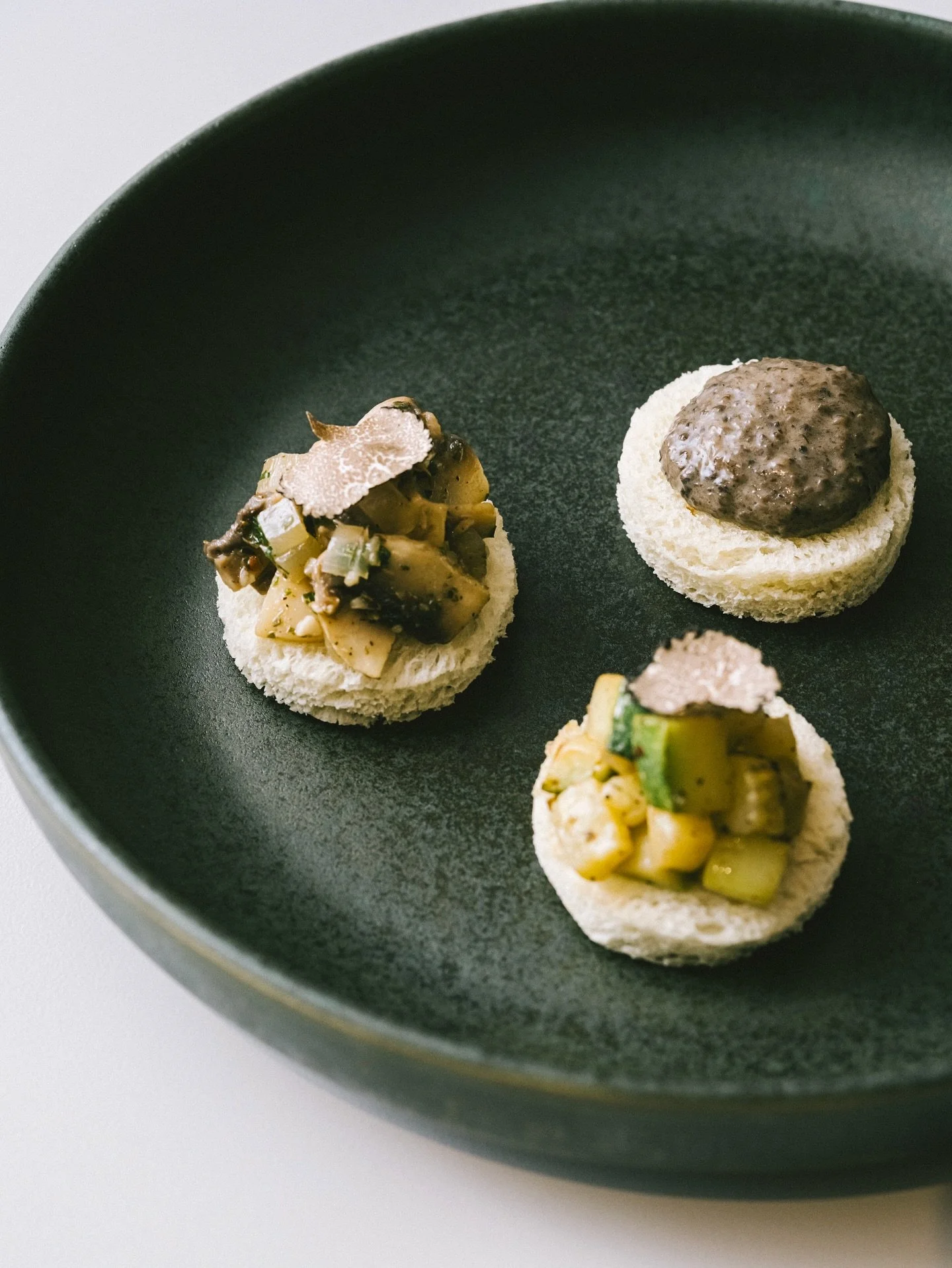 truffle szn is here 🥳 and we got a few tickets left for The Umbria Truffle Dinner with Chef Andrea Onetti this Thursday. Treat yoself and snag your seats at hanakitchens.com