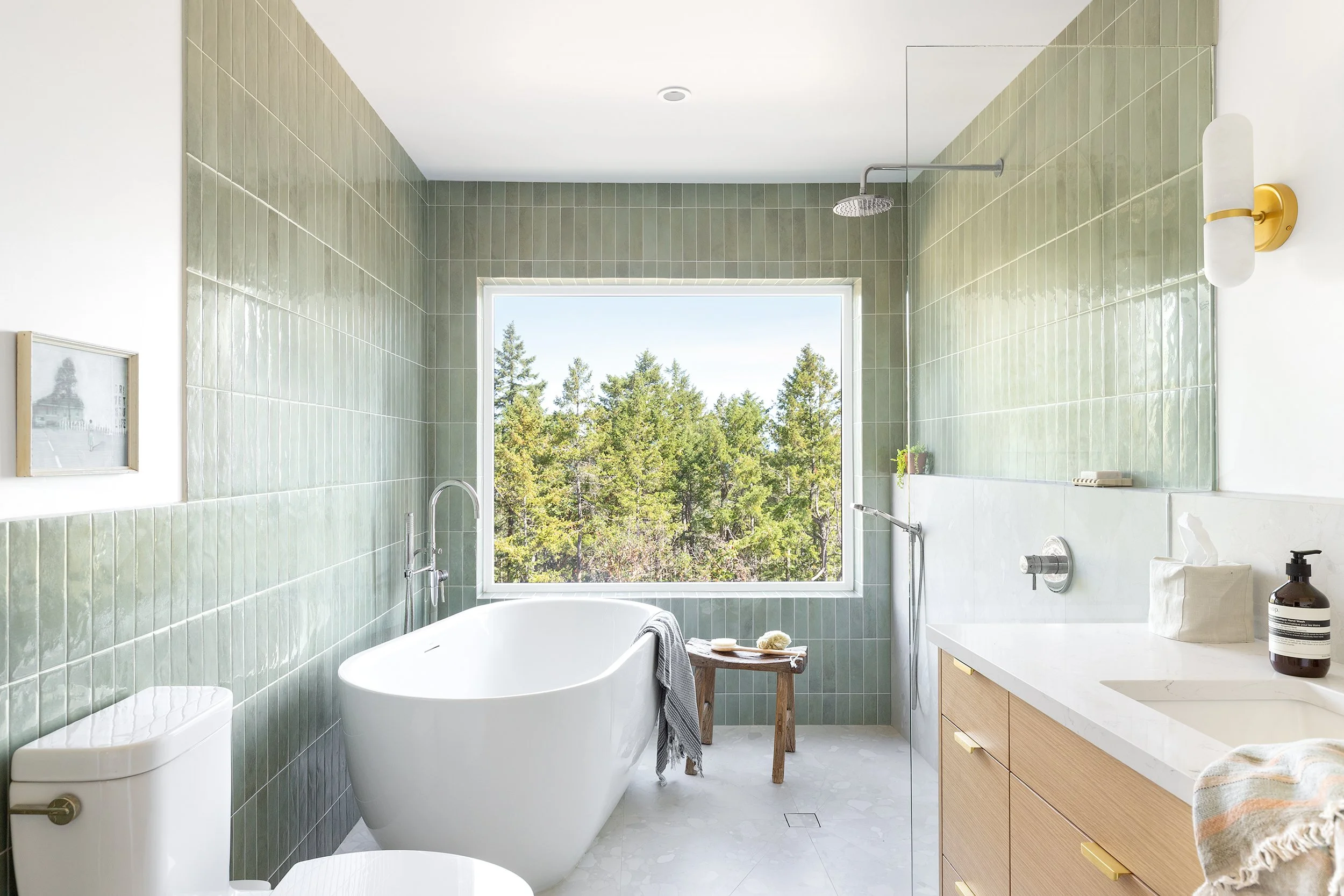 03 - Ensuite 1 Pt Window.jpg