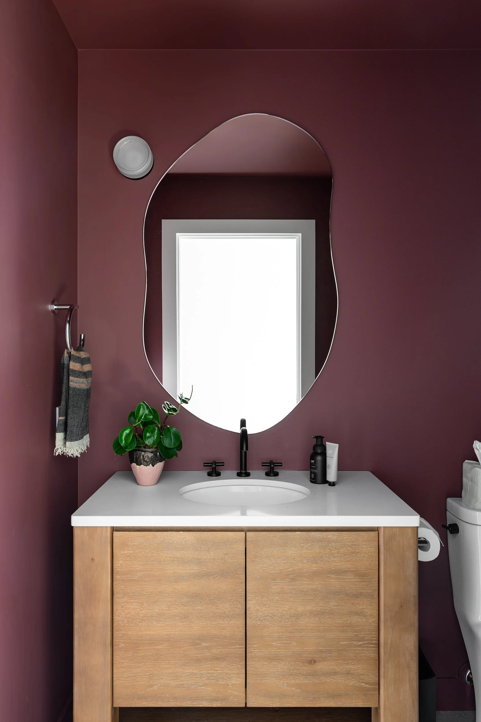 17 - Powder Room.jpg