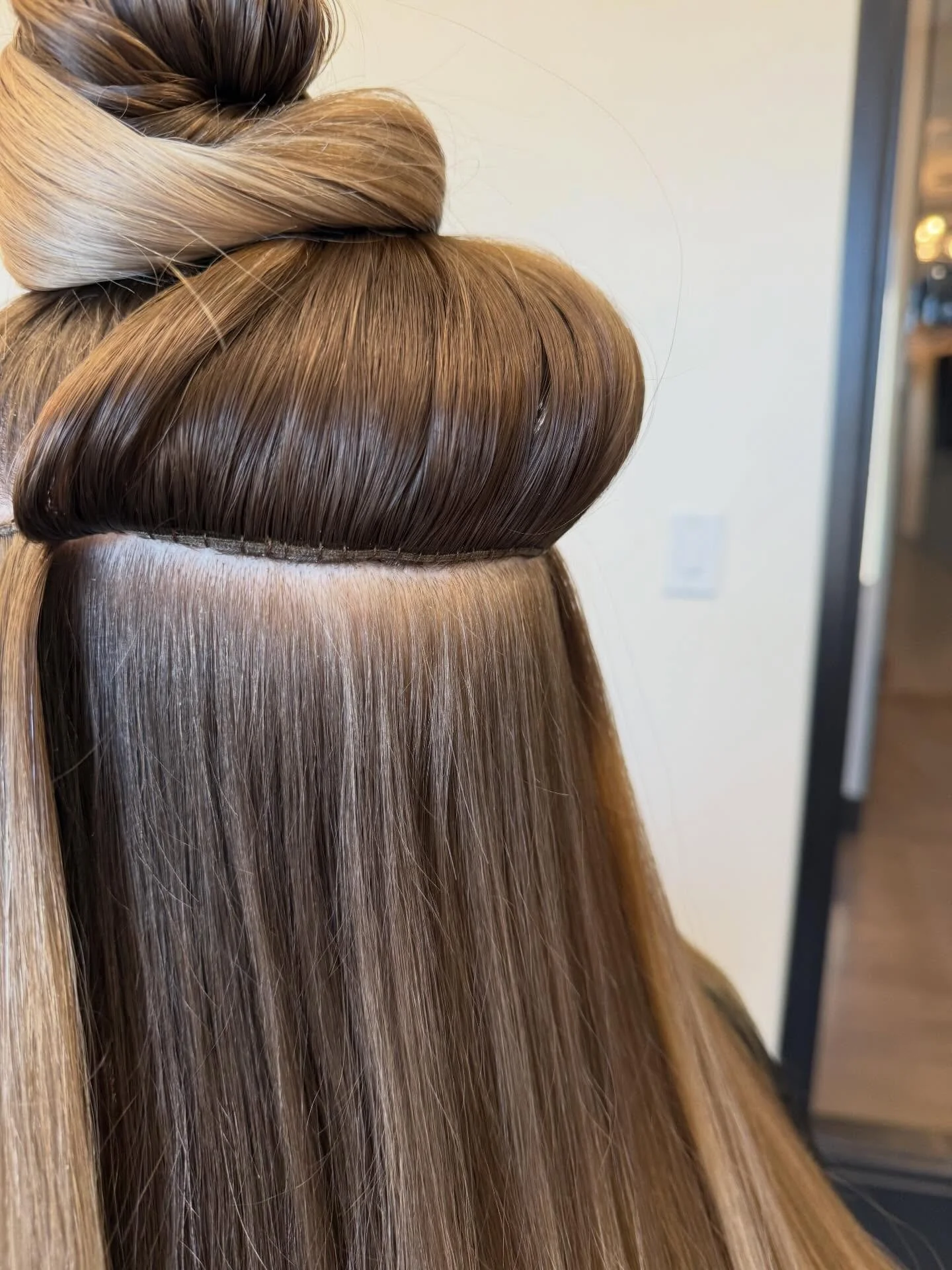 Let&rsquo;s talk about flakes + build-up on your scalp 😅😵&zwj;💫

Our scalp can&rsquo;t regulate itself when the cold weather is so back and forth, and if you&rsquo;re like me this has resulted in extra dry ends, scalp buildup, and even some flakin